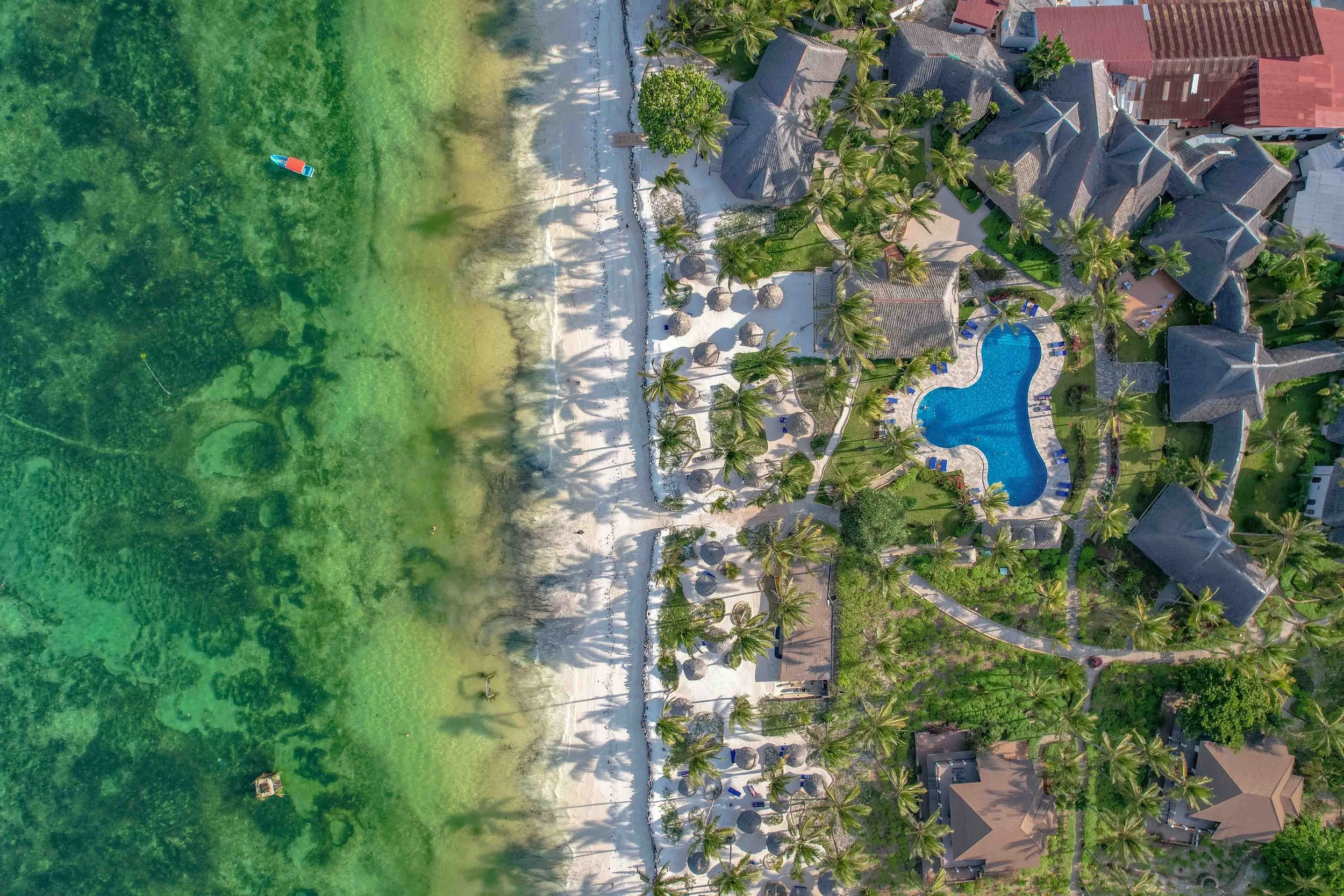 Sunbeds-by-the-Private-pool.jpg