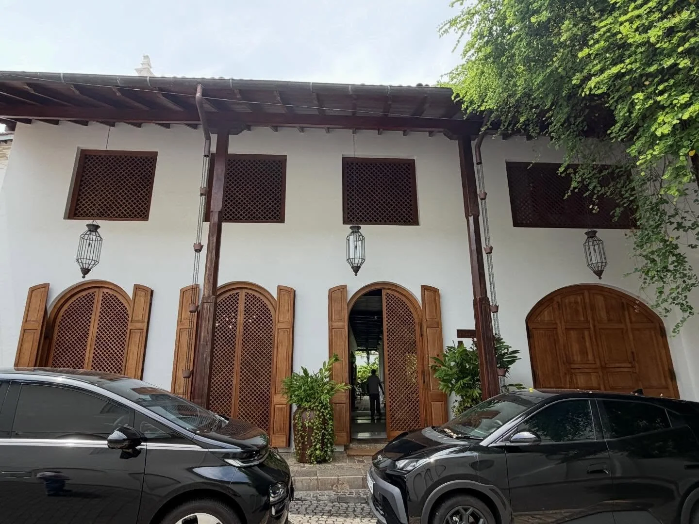 Landesi is a small 4 bedroom villa, a quietly refined spot where everything feels thought through. Sri Lankan flavours with a lighter, more polished touch, in a setting that&rsquo;s calm, stylish, and genuinely well put together.

For discerning clie