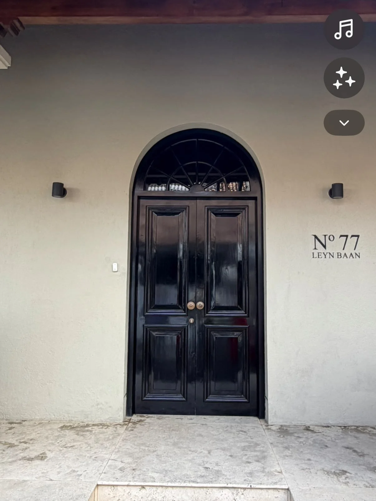 No. 77 Leyn Baan, Galle Fort.

Behind a black door on Leyn Baan Street, moments from the ramparts, sits the Galle home of one of Sri Lanka&rsquo;s most celebrated cricketers, Kumar Sangakkara, and his wife Yehali.

And it&rsquo;s quite a home.

Aroun
