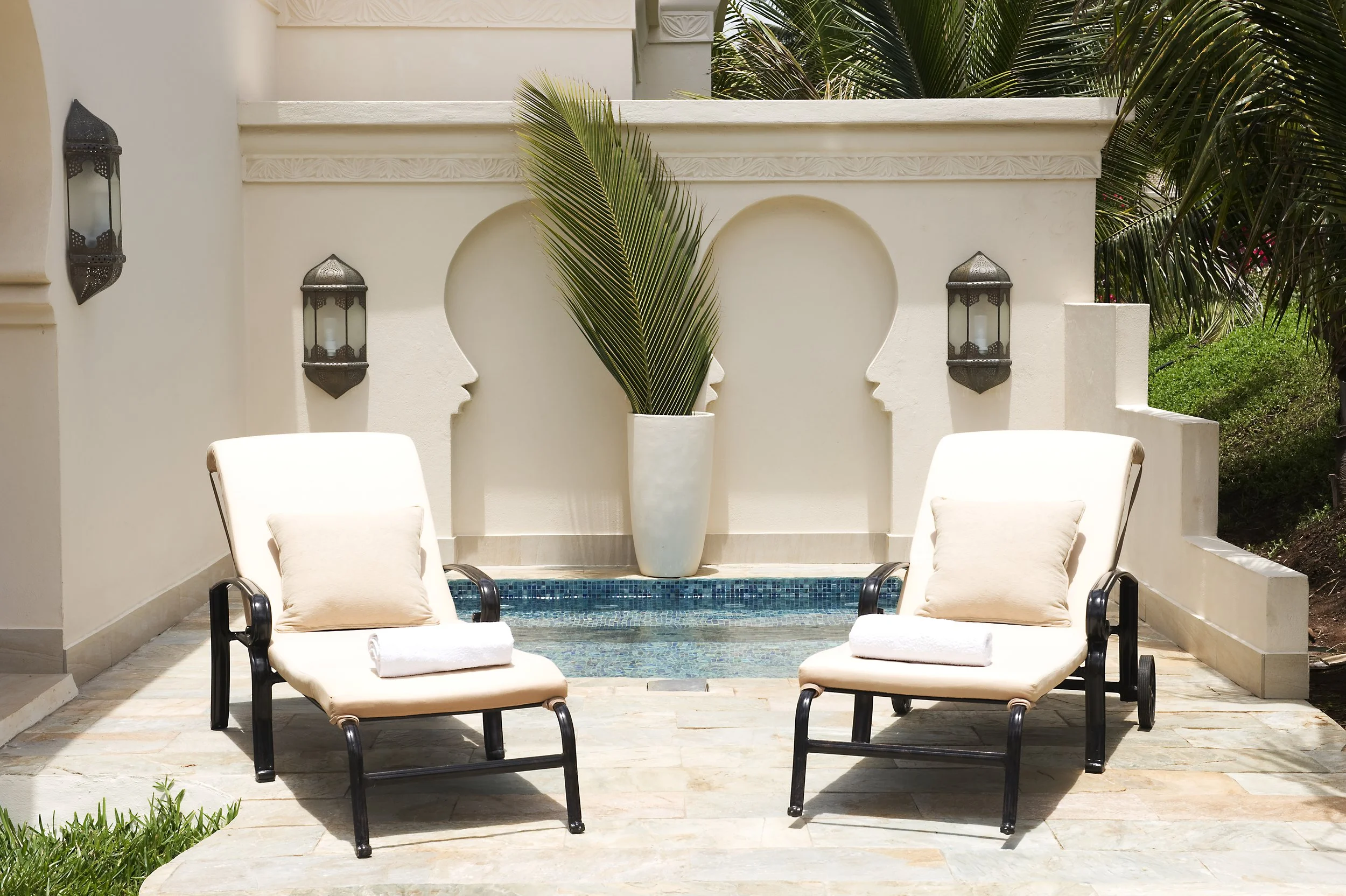 Sunbeds-by-the-Private-pool.jpg