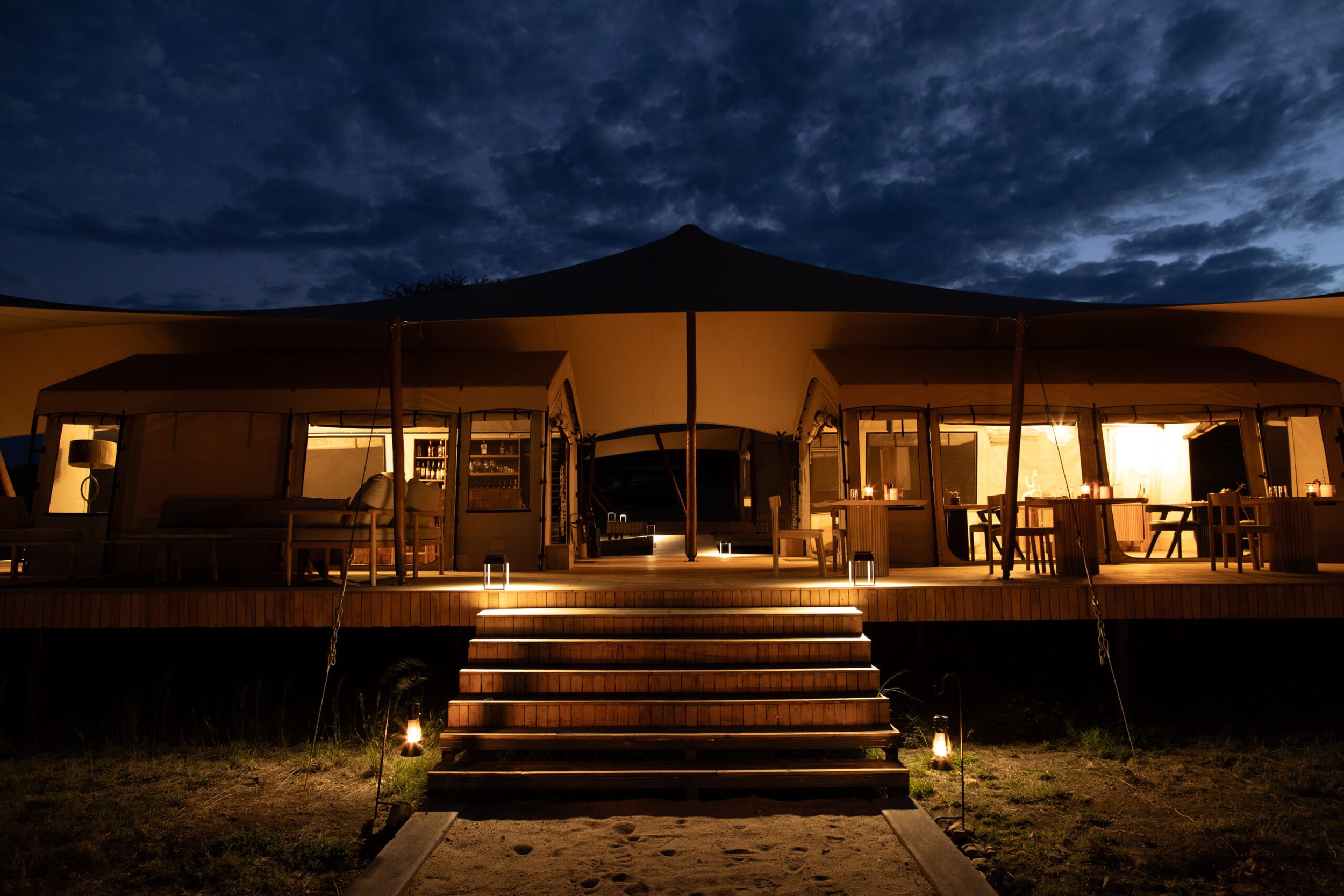 nature_family_tent_evening.jpg