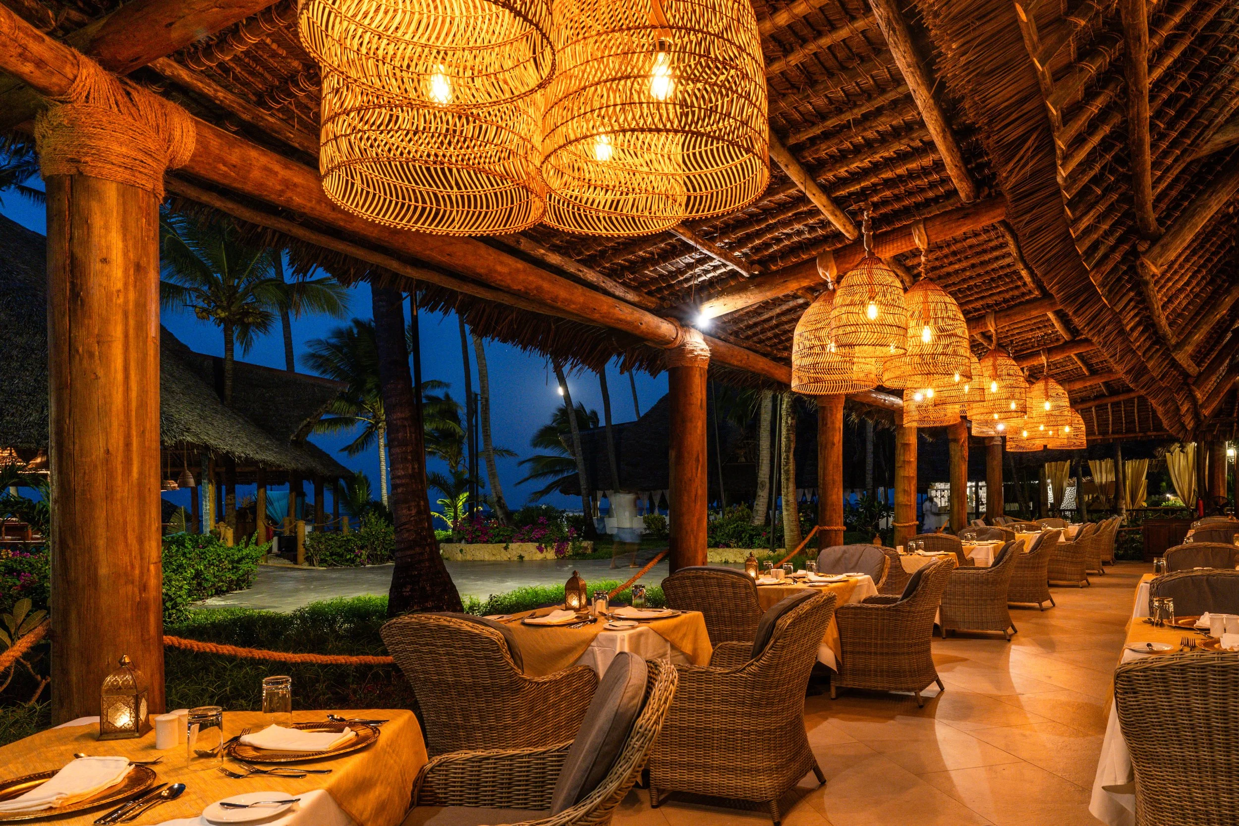 breezes-restaurant3.jpg