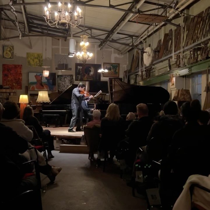 Impressions from the last week🎶 playing Cesar Franck&rsquo;s sonata for the first time in my life in the very Berlin atmosphere in the @pianosalon_christophori together with Georgy Tchaidze 🎻
.
.
.
.
#violinsonata #violinplayer #violinart #violinmu