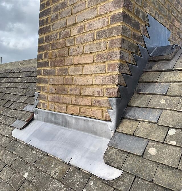 A lead chimney and some details from our most recent job 🔨 
#leadwork #dreadnoughttiles #roofingcontractor #roofersofinstagram #roofing #roof