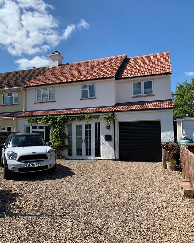 What an amazing transformation 😍😍 1 year on from purchasing the property, this lovely couple have done a terrific job. 
The new Rustic Red 49 roofs tiles help give their property a fresh clean curb side appeal.

#roof #rooftiles #rooftiler #roofer 