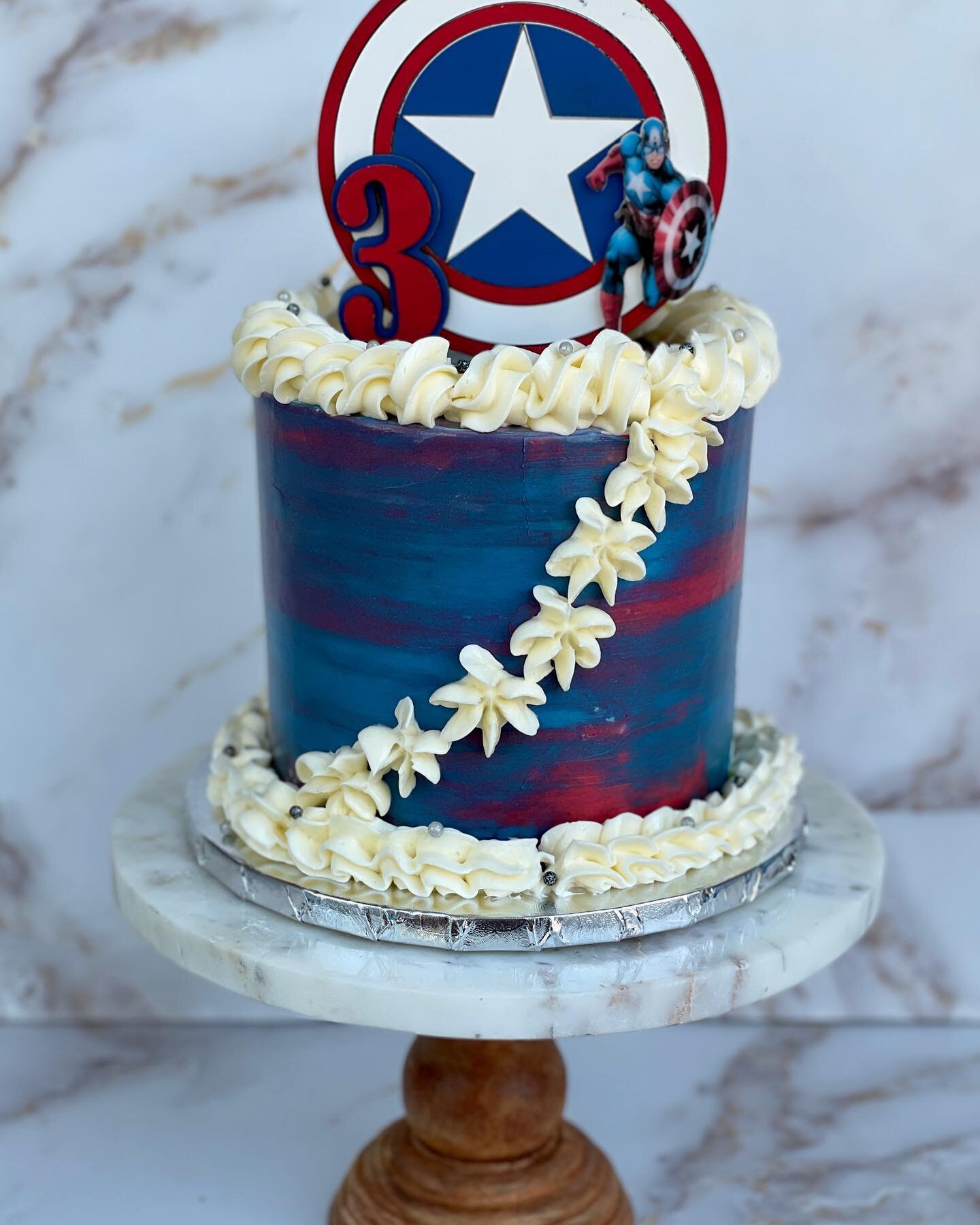 Happy Monday!!
Captain America Cake 
Cake topper: @thetealcraftroom 

.
.
.
.
.
.
.
.
#cake #cakedecorating #birthdaycake #cakedesign #captainamerica #pastry #pastries #dessert #sweet #baker #eastbay #eastbayeats #eastbayfoodie #eastbaydesserts #baya