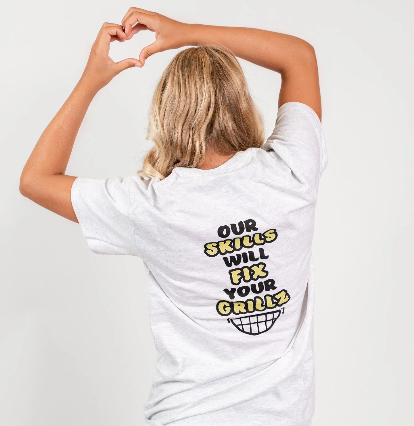 There&rsquo;s no better time than the present to fall in love with your smile! Roses and chocolates won&rsquo;t last forever, but a beautiful smile can change someone&rsquo;s life. Give the give of a new smile to your loved one this Valentine&rsquo;s