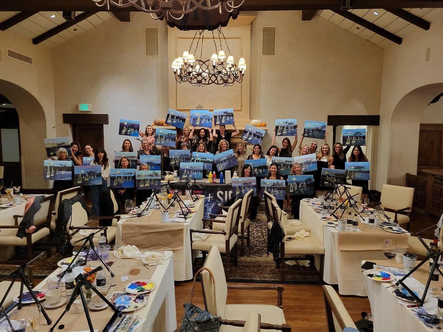 A wine, paint, and tapas night for the ladies at the Virginia Country Club in Long Beach! What a beautiful place, thank you for having us! We had so much fun painting the Naples Canal Holiday Lights with all of you! #bestofla #bestoflosangeles #brush