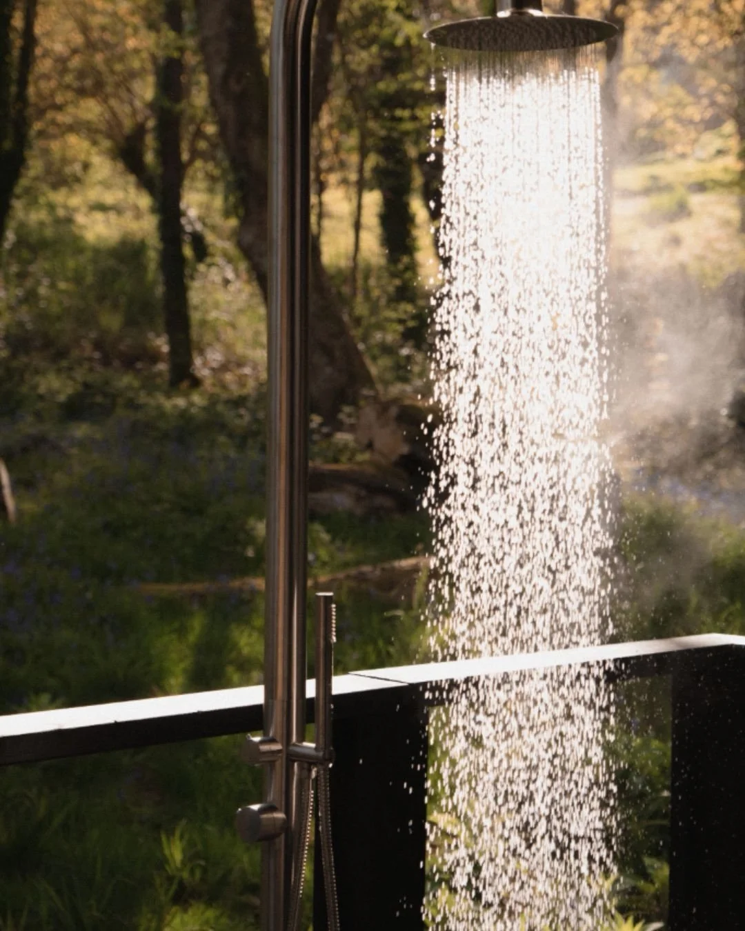 A key part of the Yogi&rsquo;s Cabin experience is the extension into the landscape. A cedar soaking tub and outdoor shower sit within the woodland, open to the trees and the sky above.

Completely private and a way for you to fully sink into the sur