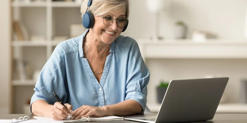 older person learning on the computer