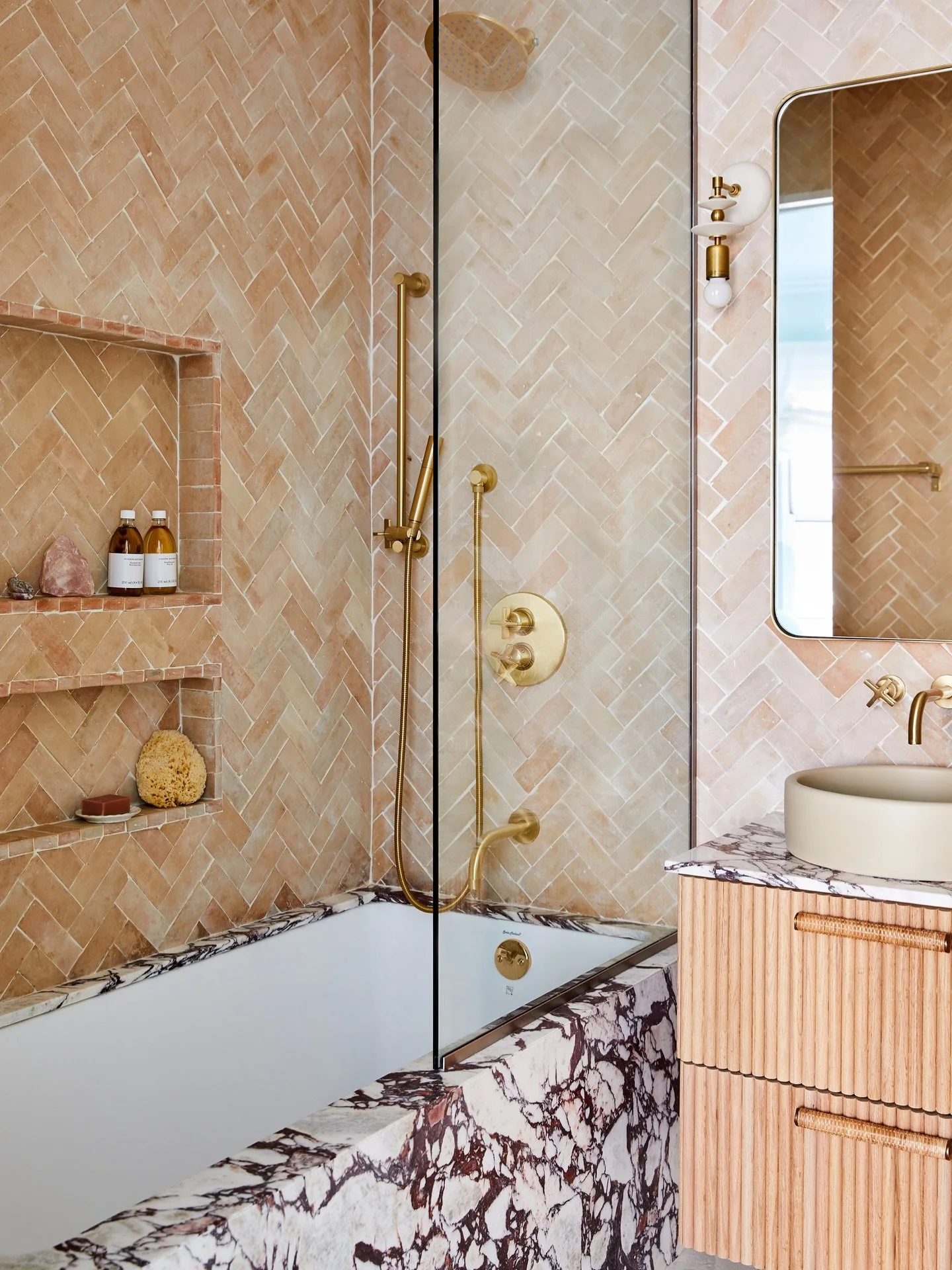 calacatta viola in a sea of zellige 🤍

an UWS project as seen on the cover of Design NYC&rsquo;s Fall/Winter &lsquo;24 issue, design by #dateinteriors, build by @po_design_creation, shot by @kirstenrfrancis &amp; styled by @katjagreeff