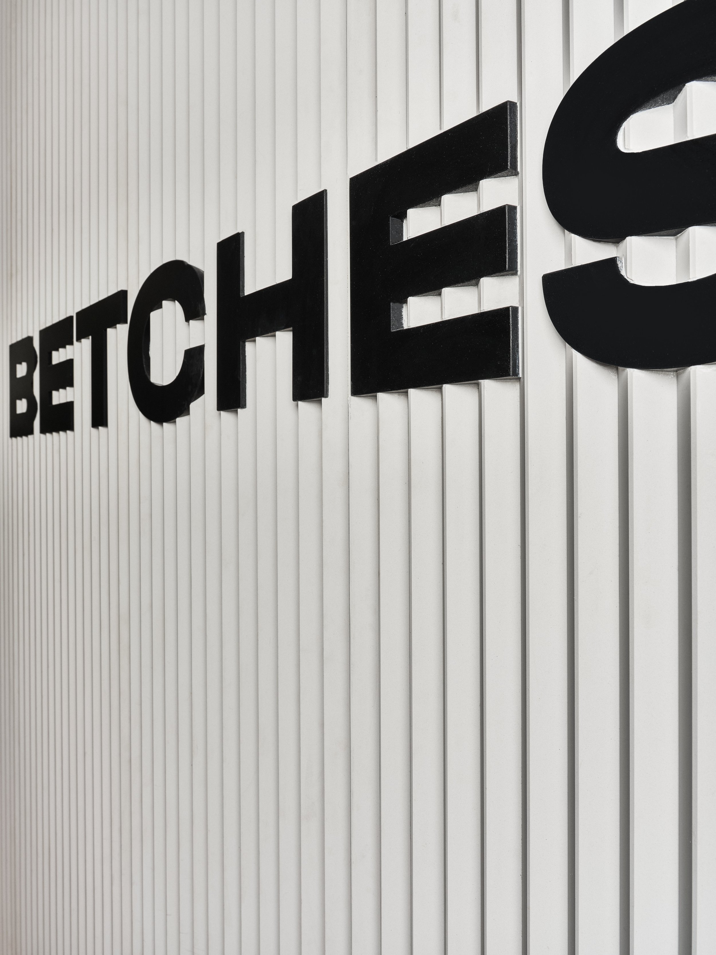 Close up of reception quartz wall cladding and fluting details in New York Betches office design by DATE Interiors