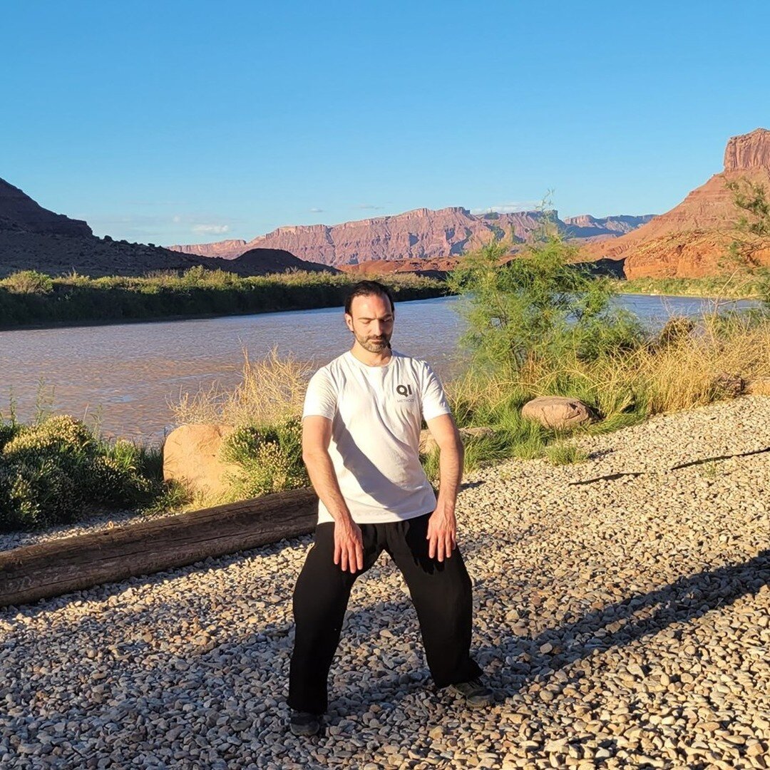 Sunset Qi Gong to improve blood flow, sleep apnea and anxiety.  These movements disperse negativity, clear the root of disease and fortify the meridians.

https://youtu.be/fLStRlkqGYU

#travelingthedao #journeytodaohouse #Issa #qimethods #redcliffslo