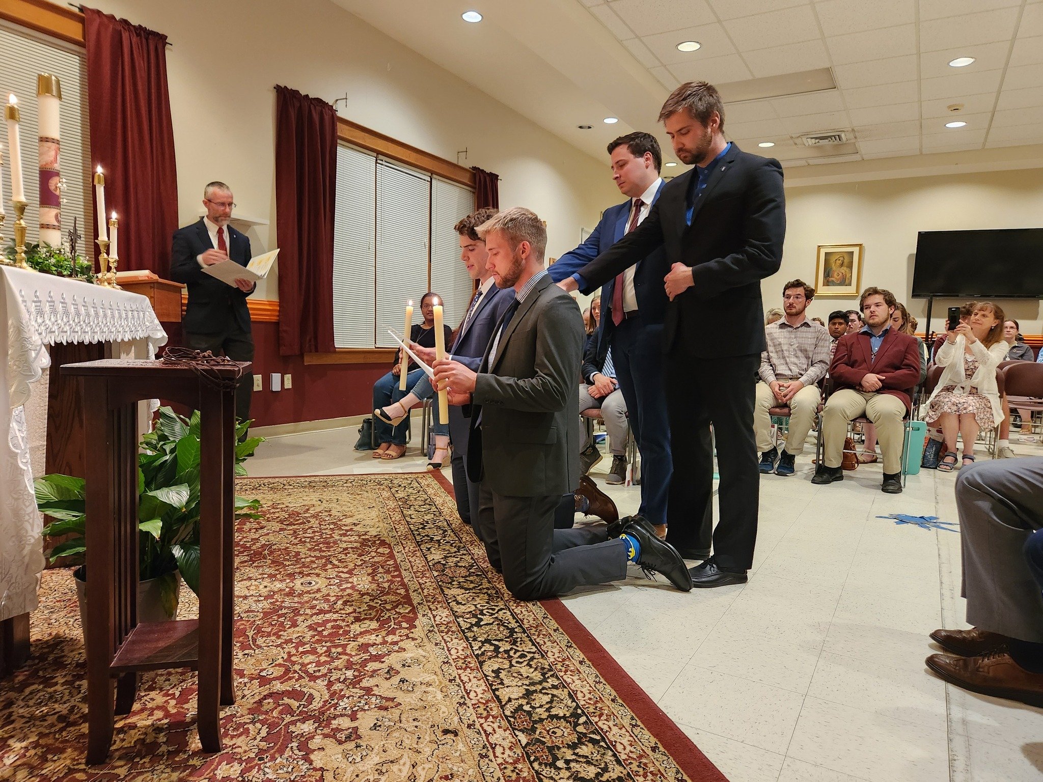 Recently, our community in Blacksburg welcomed our newest Candidates and Full Members during a commitment liturgy. Please pray for these young men as they respond to the Lord's call to serve youth through Youth Apostles!

Candidates: David Di Nardo, 