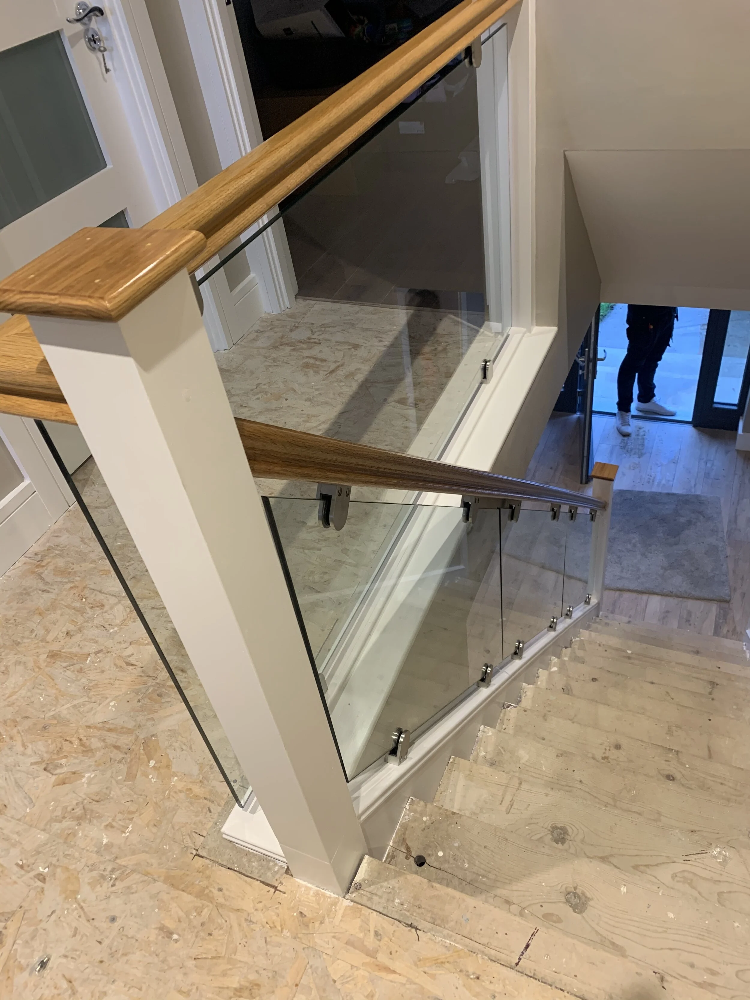 Glass balustrade stairs 