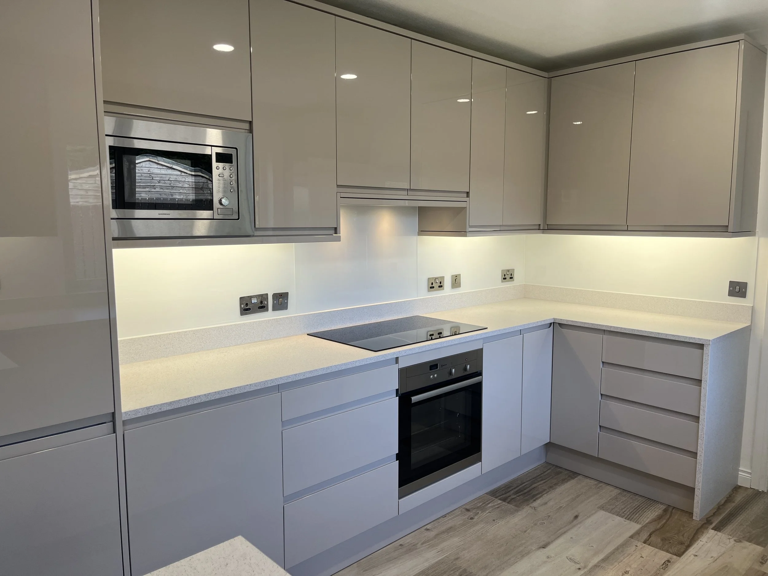 White Glass Splashbacks For Kitchens 