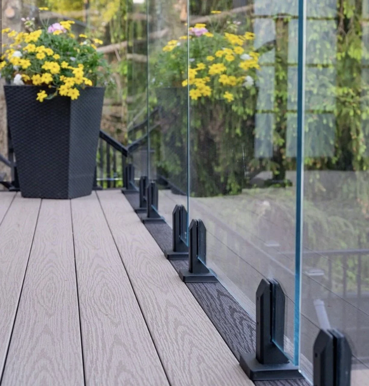 Black spigot glass balustrades: A stylish and modern choice