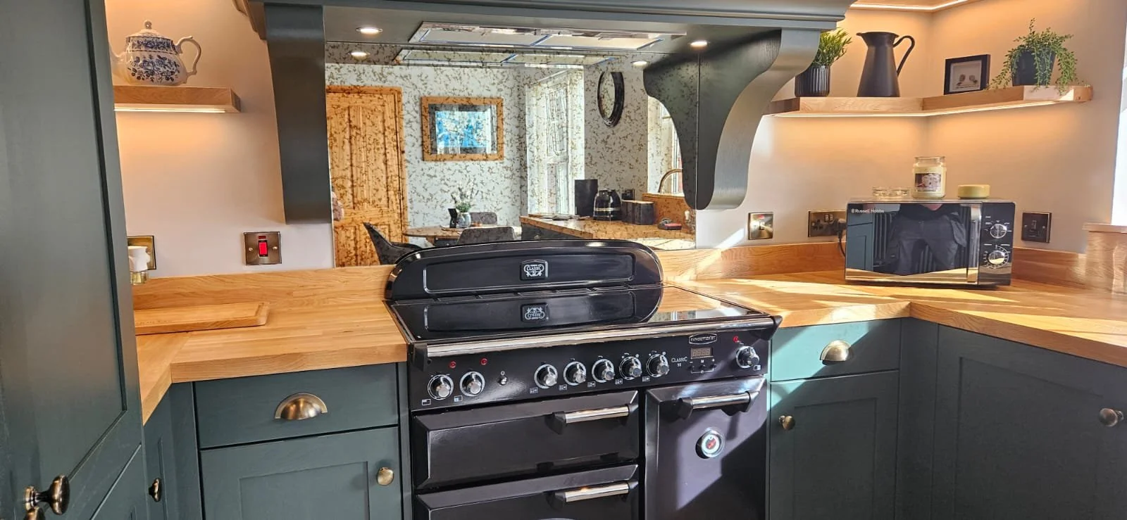 Antique mirrors in kitchens: A touch of elegance and charm