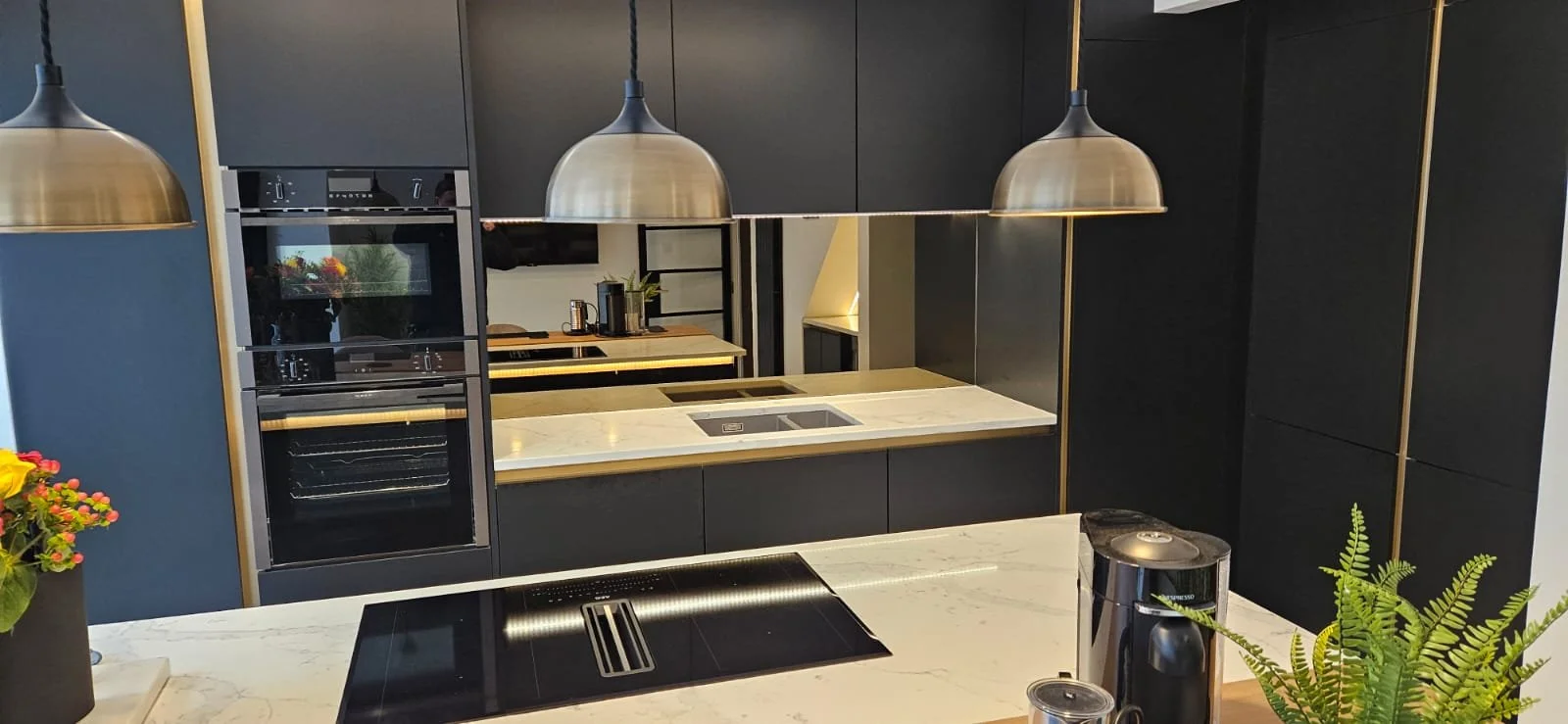 Bespoke Bronze Mirrors: Elevate Your Home with Timeless Elegance