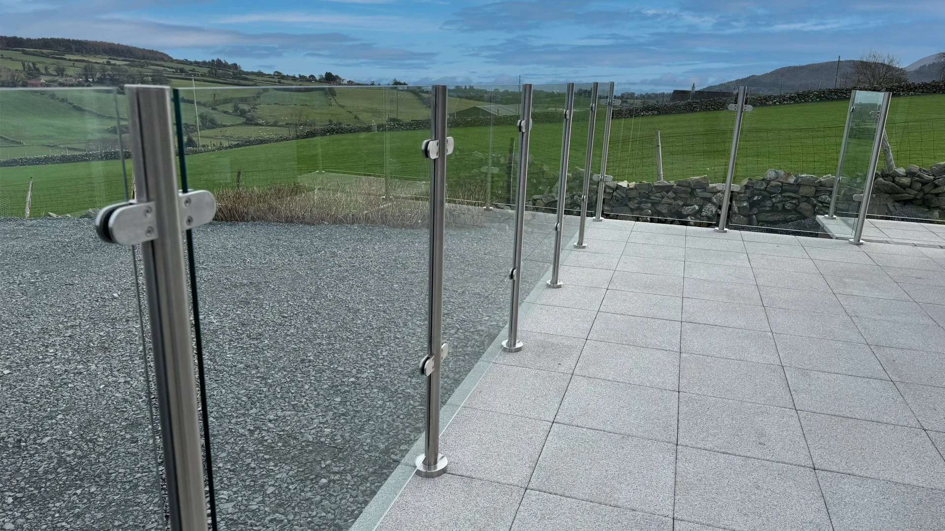 Stile Glass SS Posts.jpg