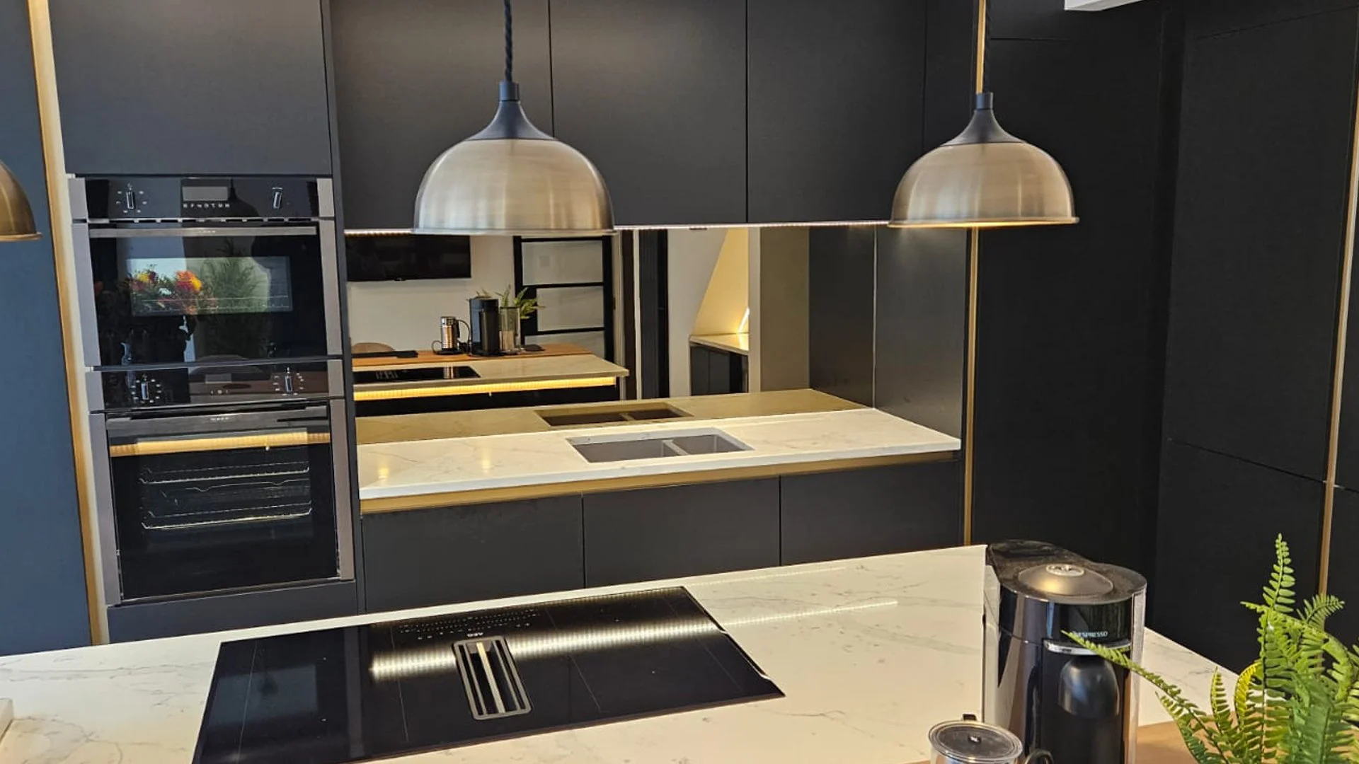 Stile Glass_Bronze Mirror 2.jpg