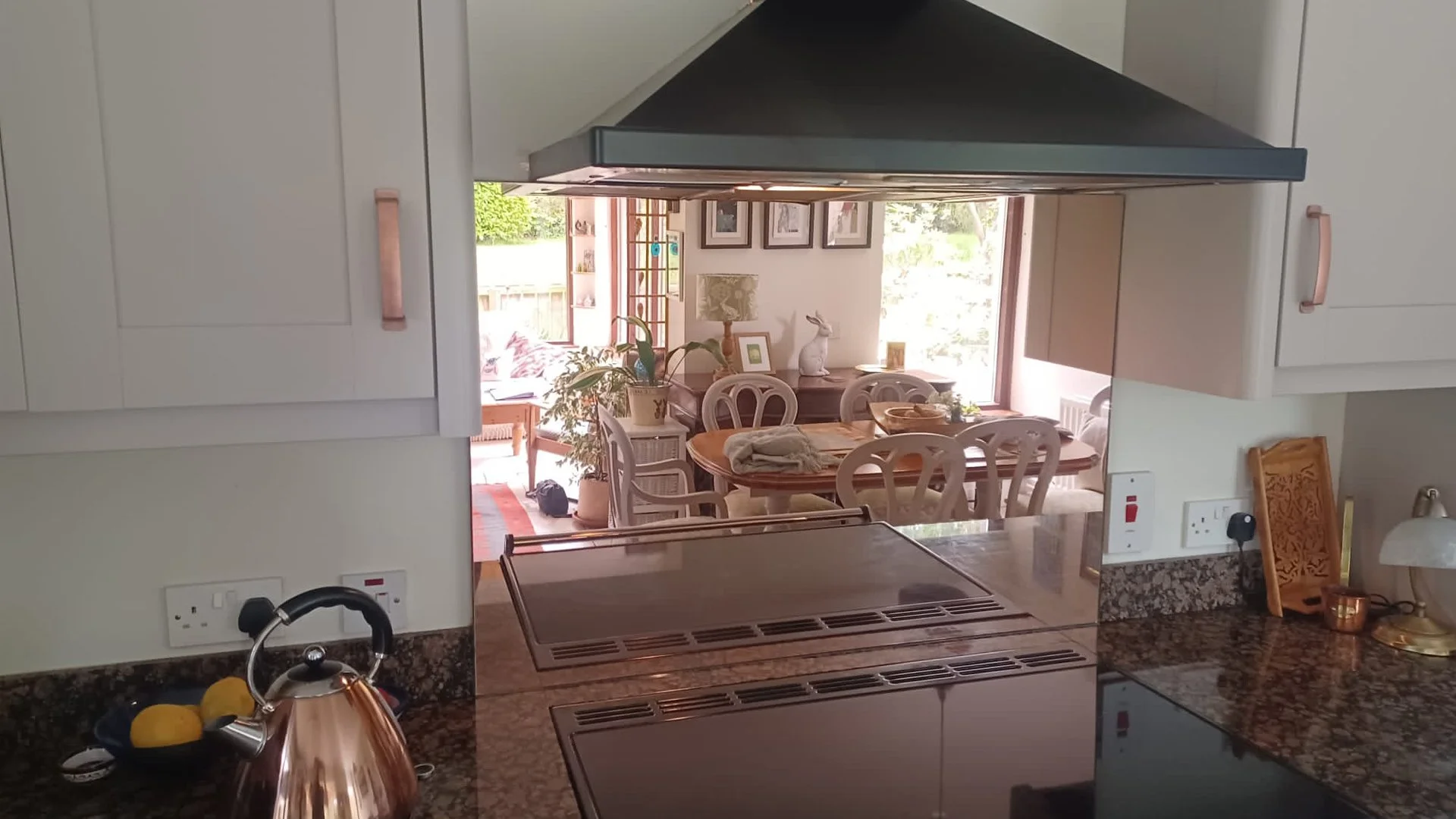 Stile Glass_Rose Gold Mirror Splashback.jpg