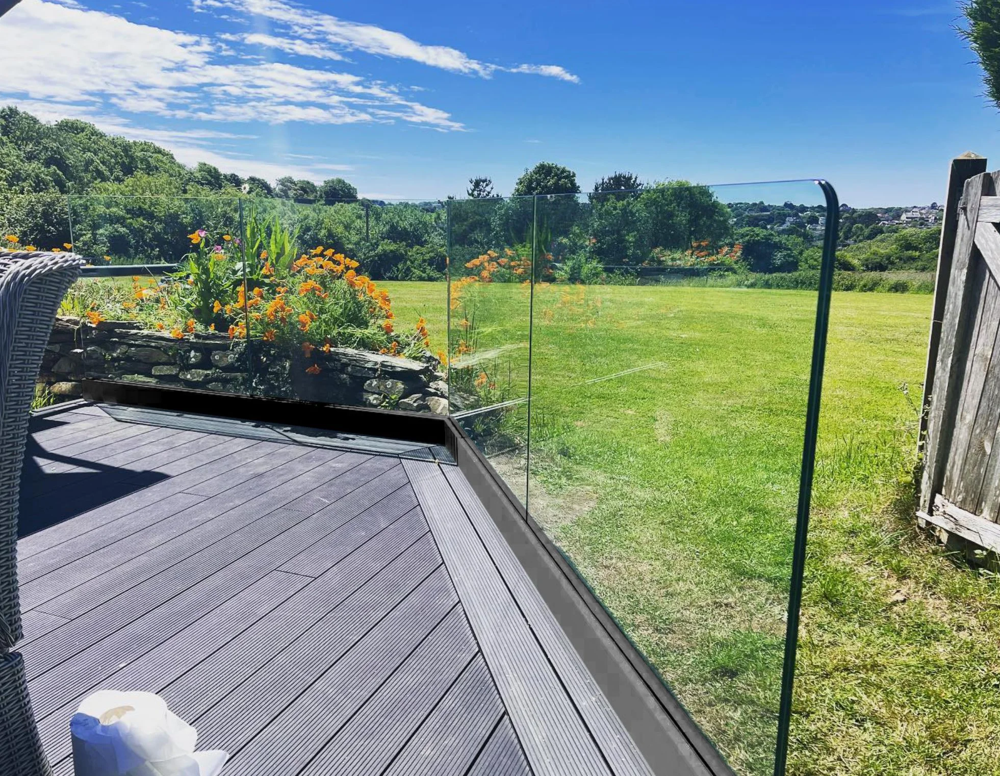 Unwind in Style: Glass Balustrades Elevate Your Patio and Deck Experience