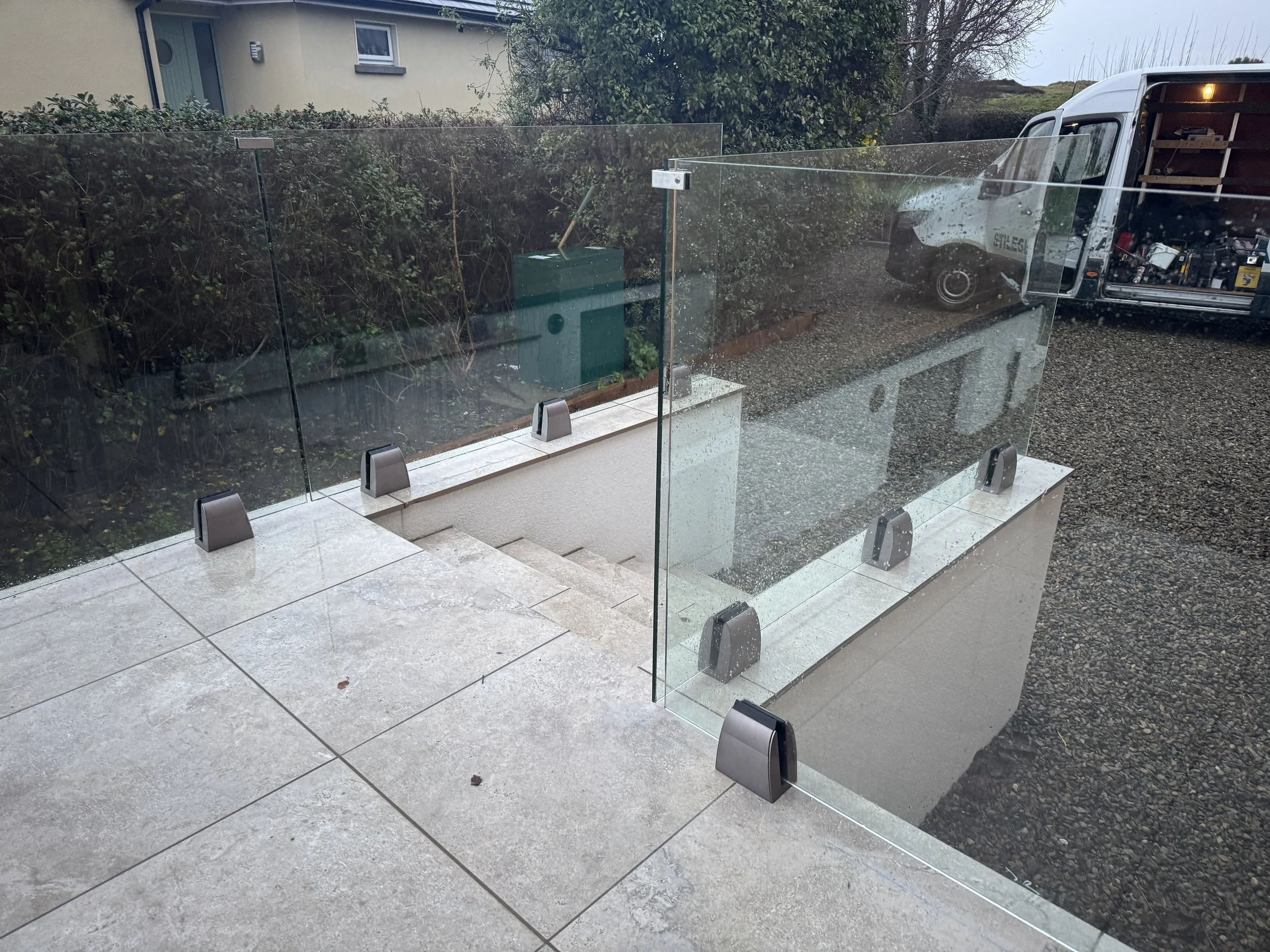 Hey everyone! Let's talk about something cool that can make your outdoor spaces way more comfy, especially when there's a bit of a breeze: glass balustrades!