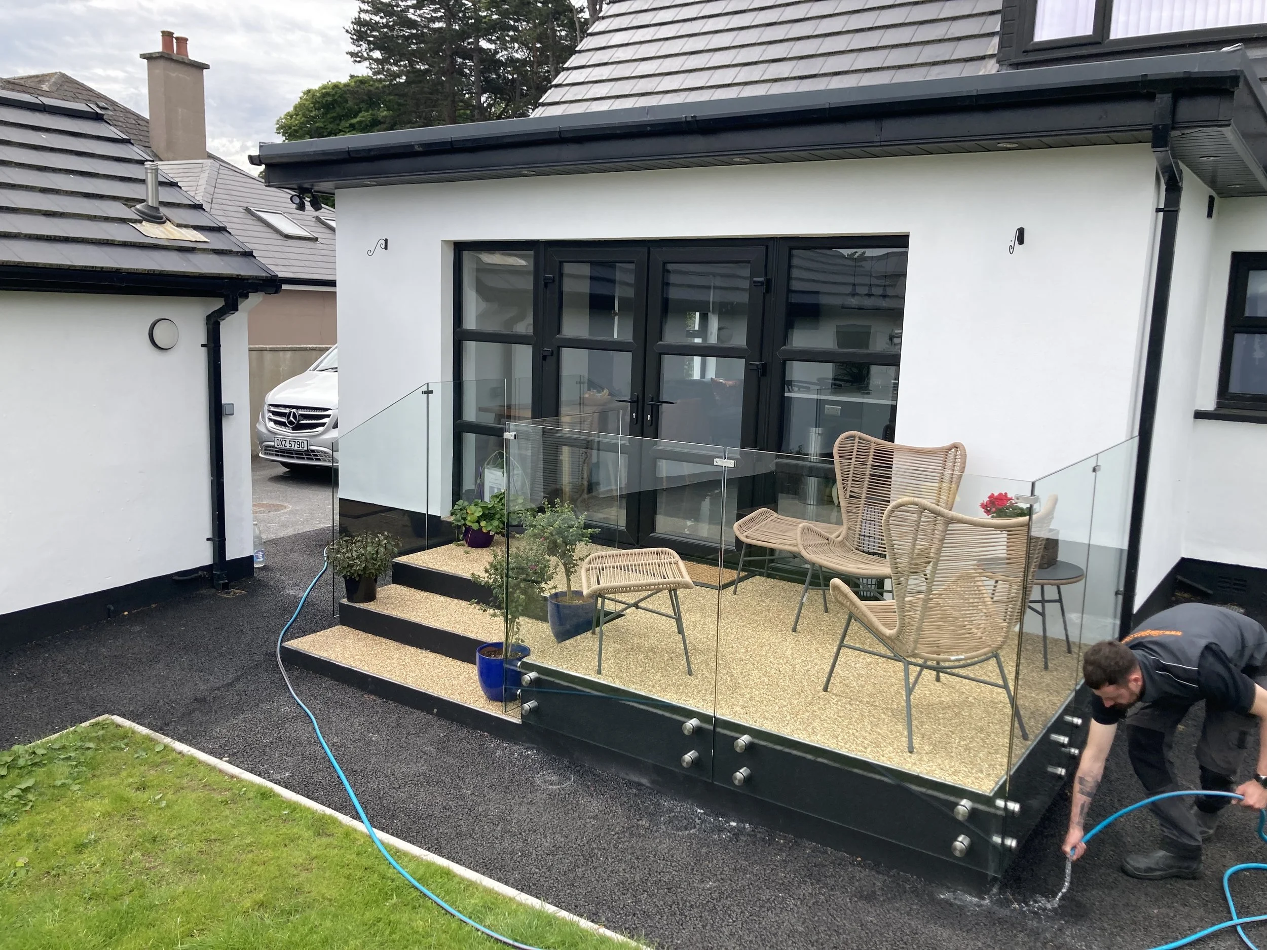  GLASS BALUSTRADES WORK WELL IN SMALLER AREAS