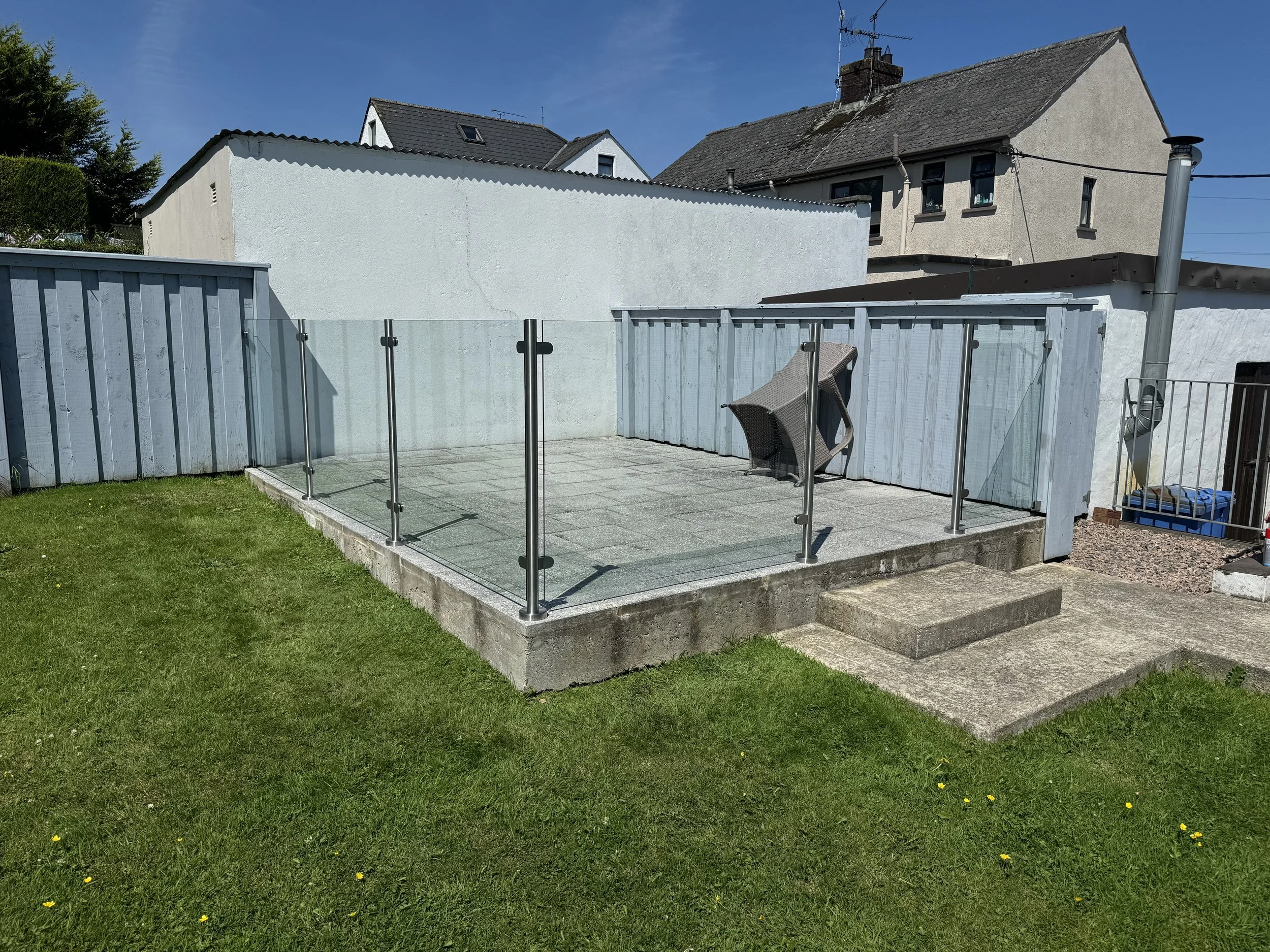 ELEVATE YOUR OUTDOOR SPACE FOR SUMMER 20225 WITH A GLASS BALUSTRADE FROM STILEGLASS 