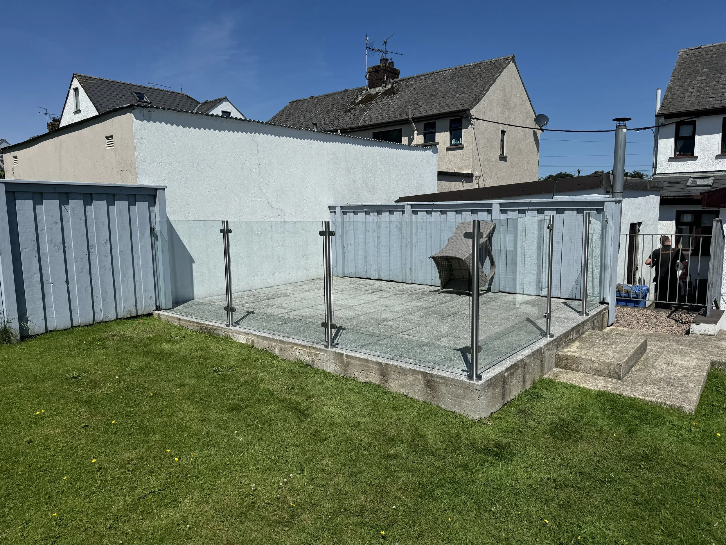 ELEVATE YOUR OUTDOOR SPACE FOR SUMMER 2025 WITH A GLASS BALUSTRADE FROM STILEGLASS