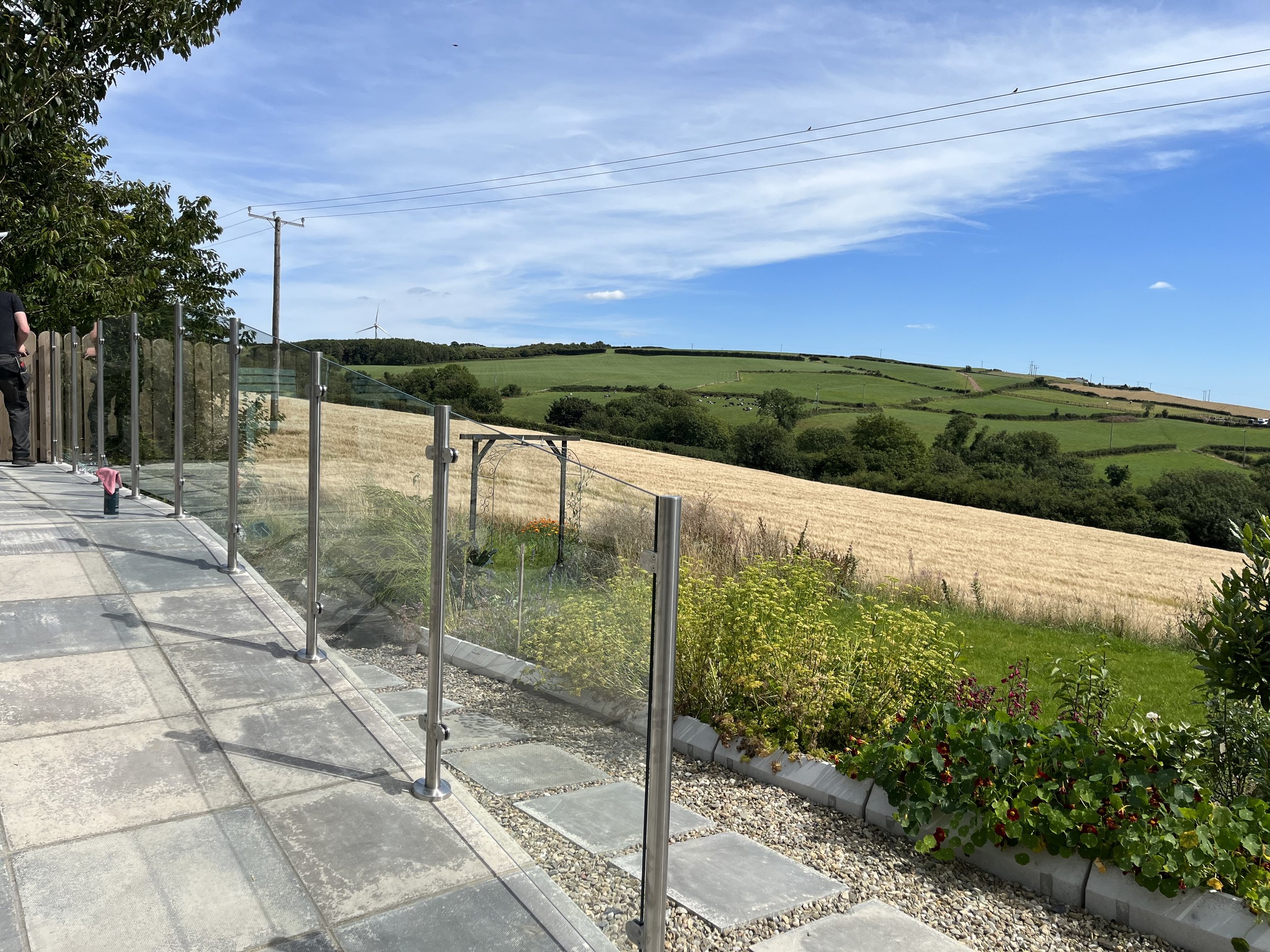 ENHANCE YOUR OUTDOOR AREA WITH A GLASS BALUSTRADE FROM STILEGLASS