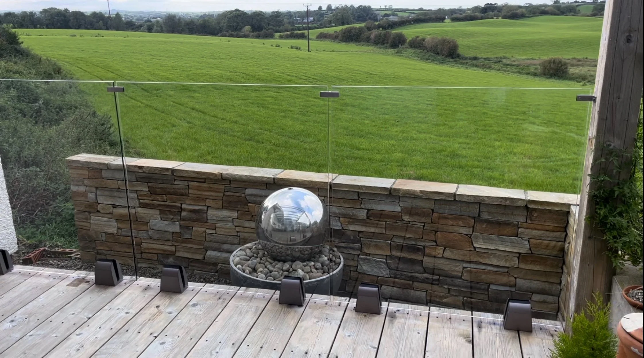 EXPERIENCE UNINTERRUPTED VIEWS WITH STILEGLASS: WHERE ELEGANCE MEETS SAFETY