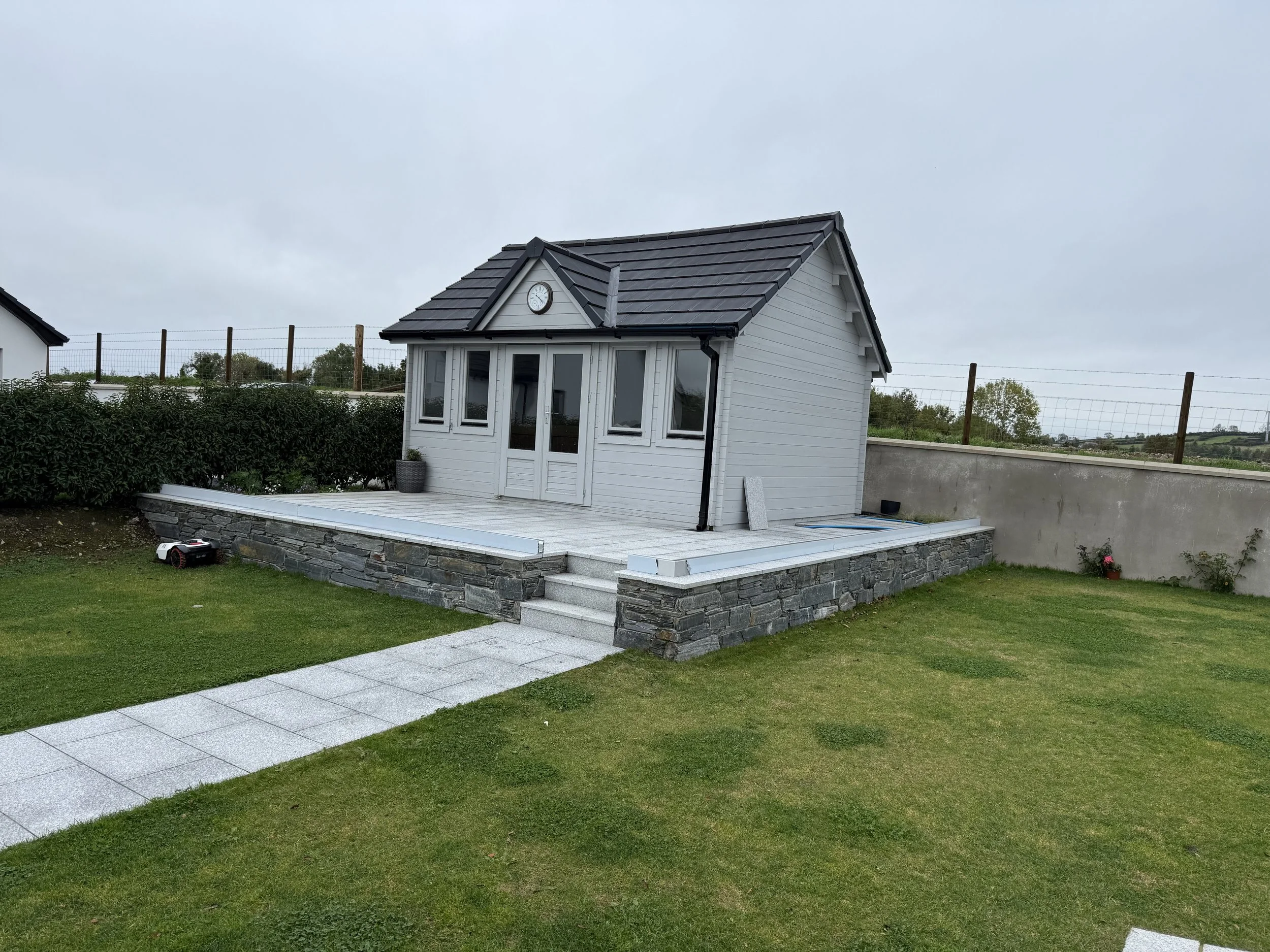 Upgrade Your Outdoors: The Perfect Balustrade for Balconies and Decks