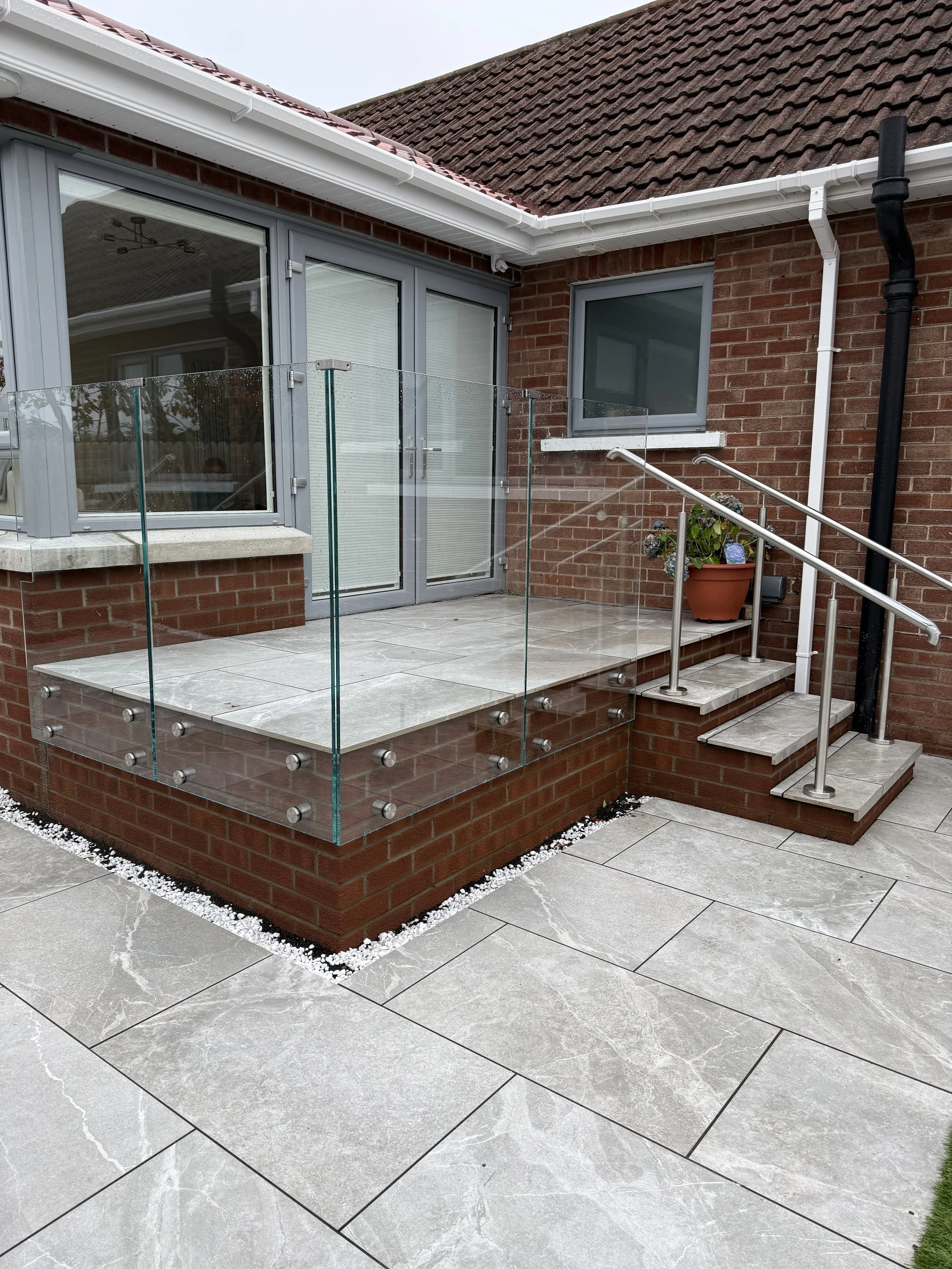 BEYOND THE RAILING: THE STILEGLASS EFFECT IN NORTHERN IRELAND HOMES