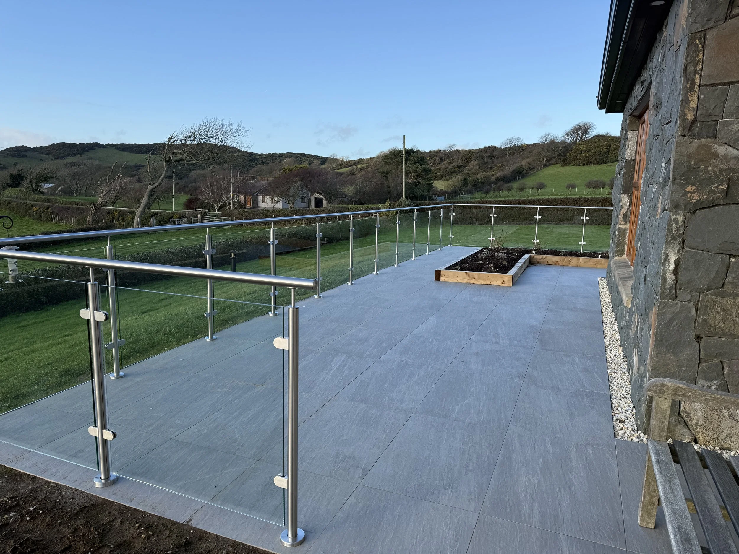 THE LOCAL ADVANTAGE FOR YOUR GLASS BALUSTRADE