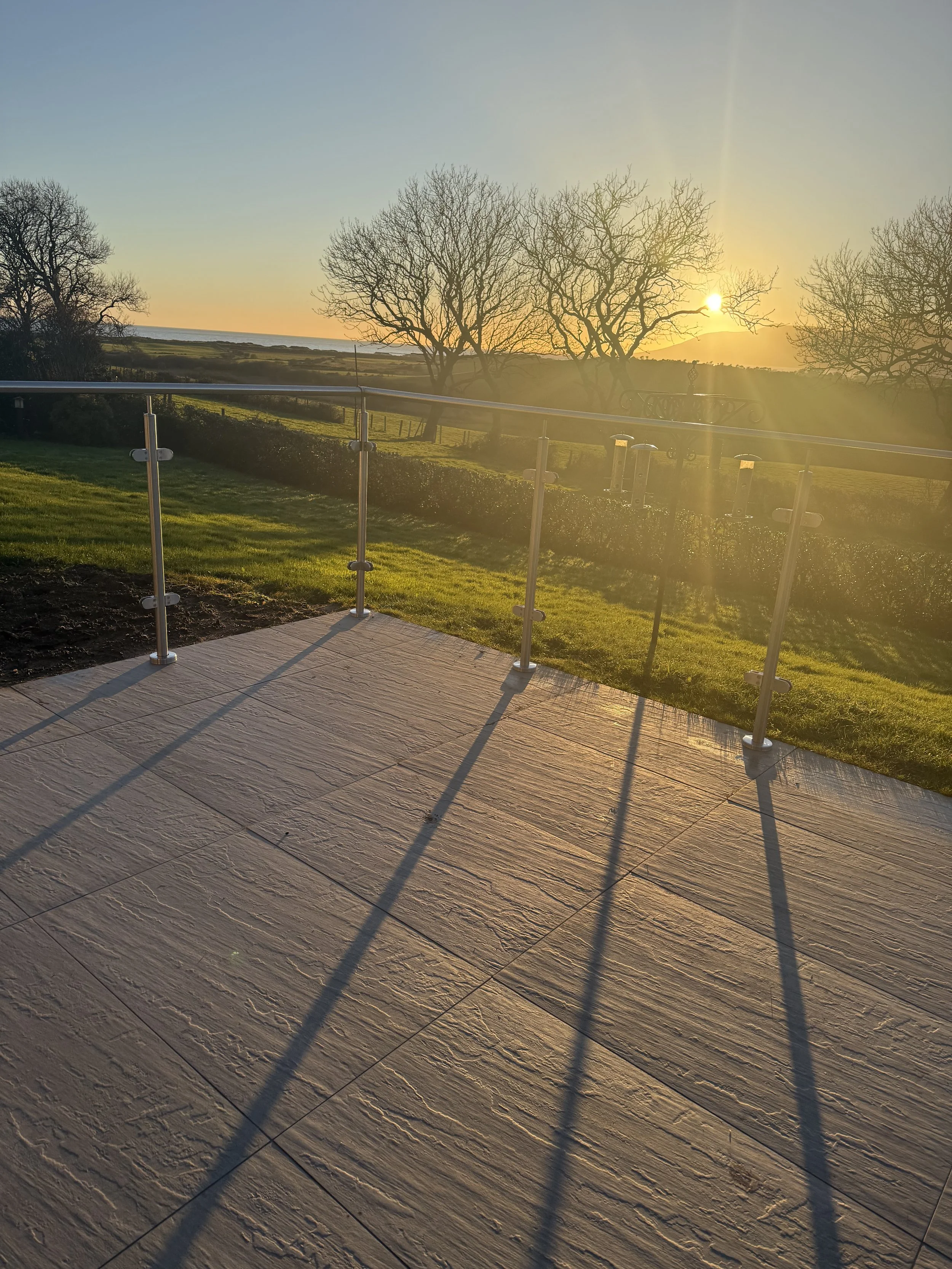 ELEVATE YOUR FEBRUARY WITH A STUNNING GLASS BALUSTRADE FROM STILEGLASS!