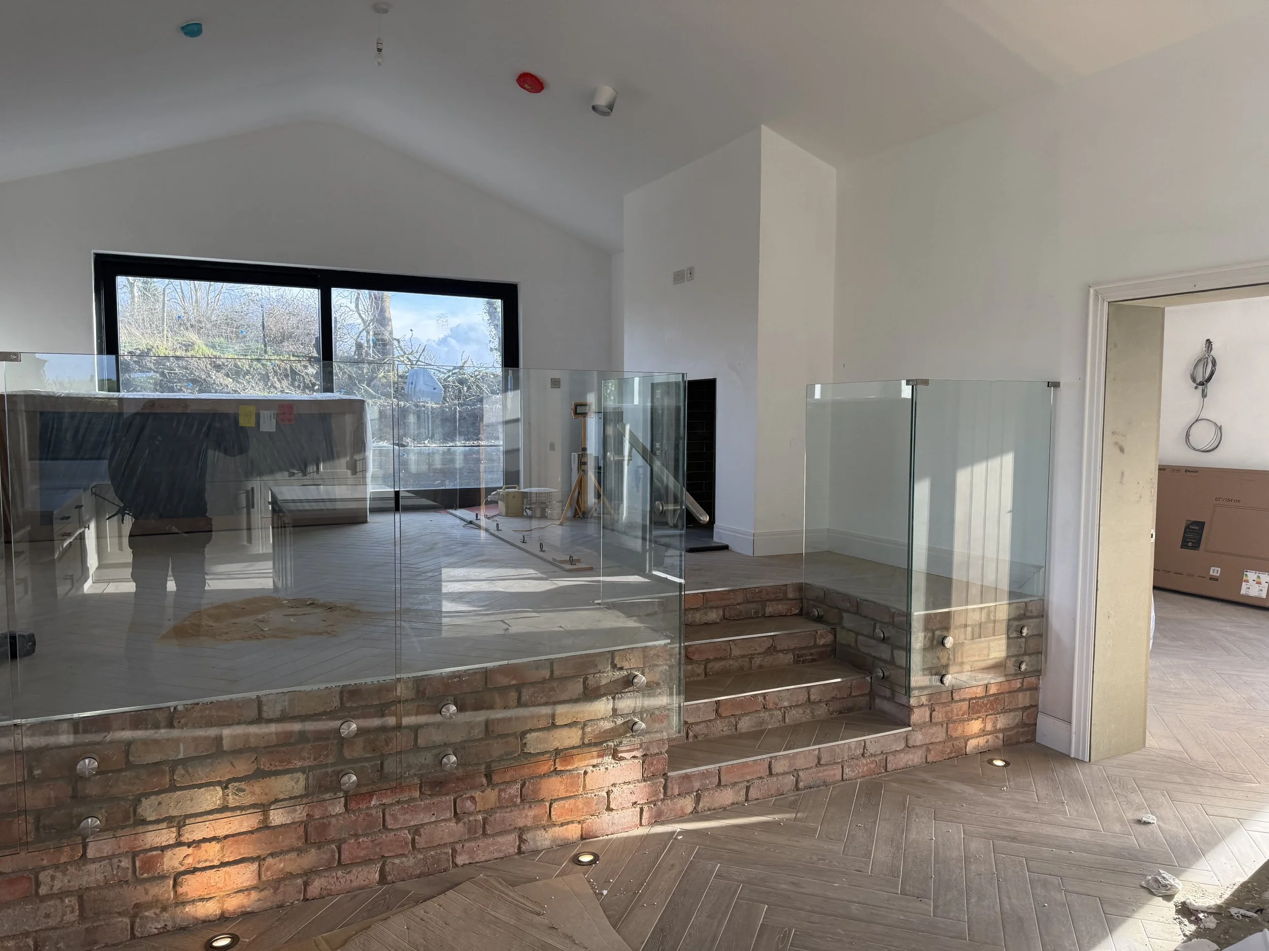 THE SIMPLE POWER OF GLASS BALUSTRADES