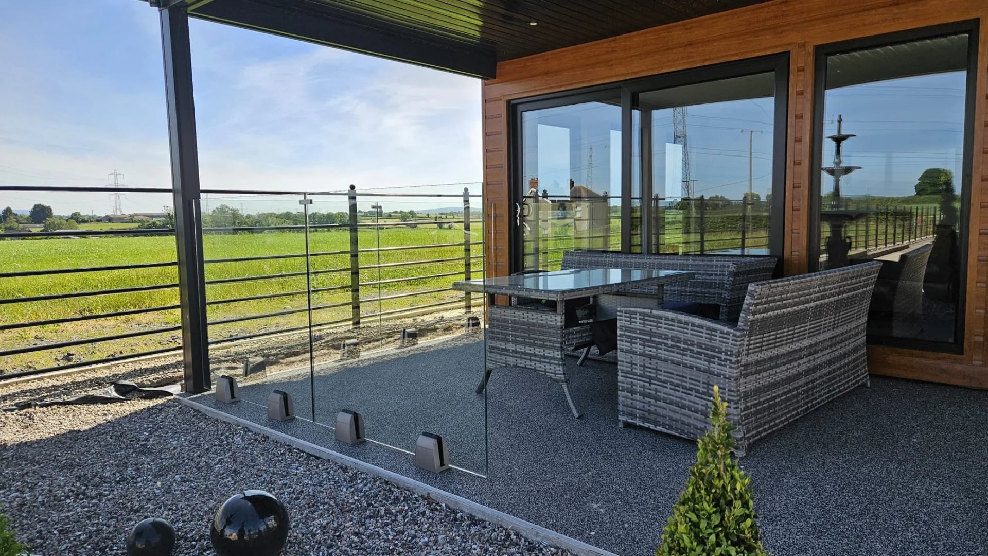 stile-glass-wind-screen-3.jpg