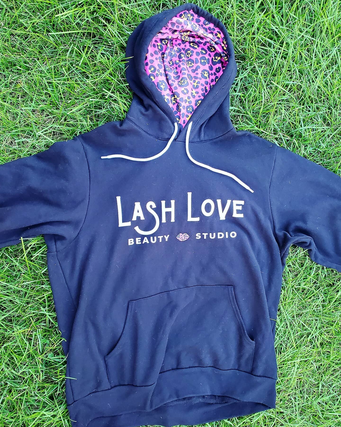 ❗COMING SOON❗
Lash Love Beauty apparel, featuring one of the softest hoodie's you'll ever touch! Swipe to see more ➡️
Will be available to order through our website www.lashlovebeauty.com 💋