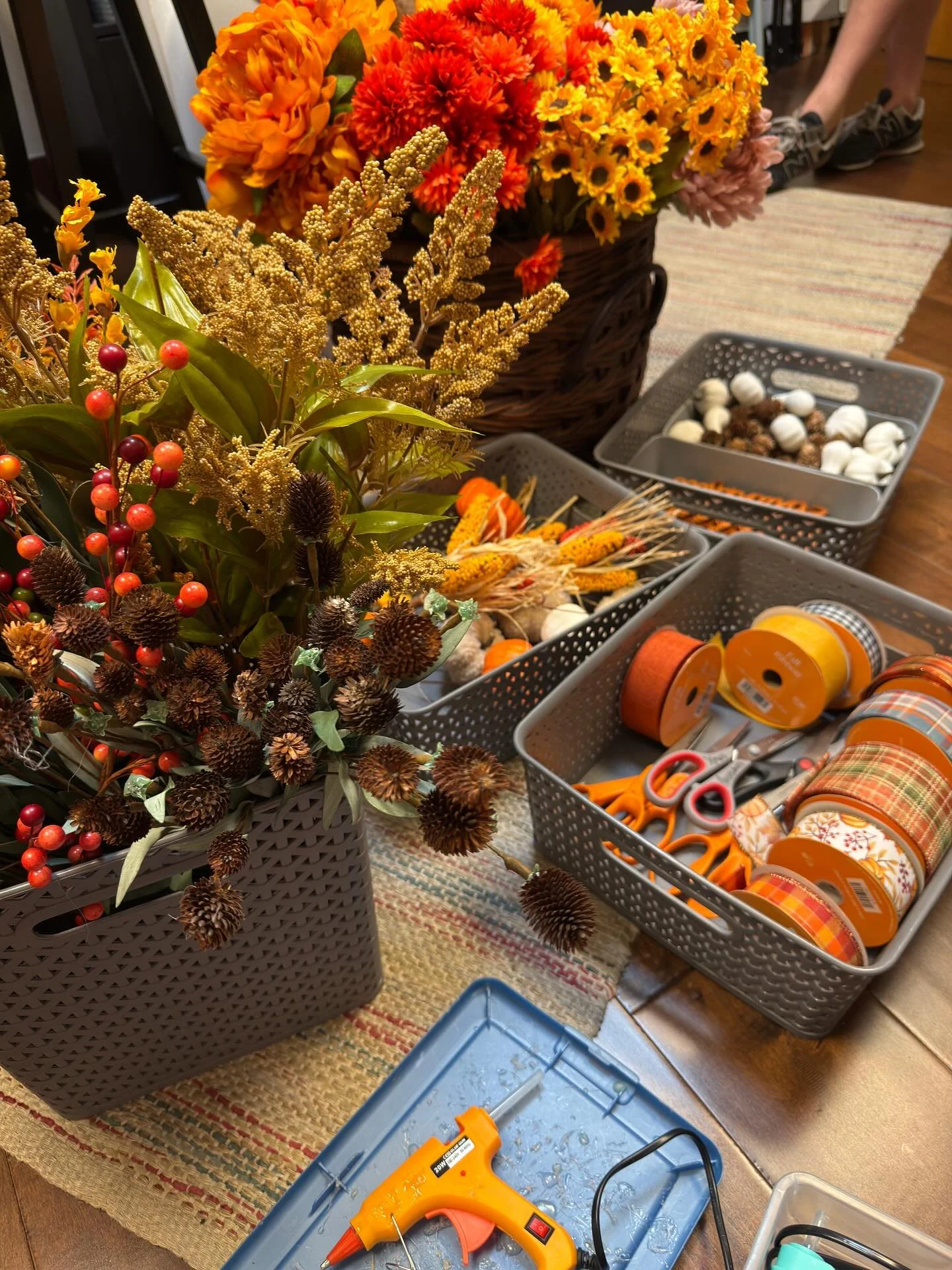 ✨ MomCo meets tomorrow! ✨
We&rsquo;ll be getting crafty and making beautiful wreaths together&mdash;because every mom deserves a little creativity (and adult conversation!) in her week.

It&rsquo;s never too late to join! MomCo registration is ongoin