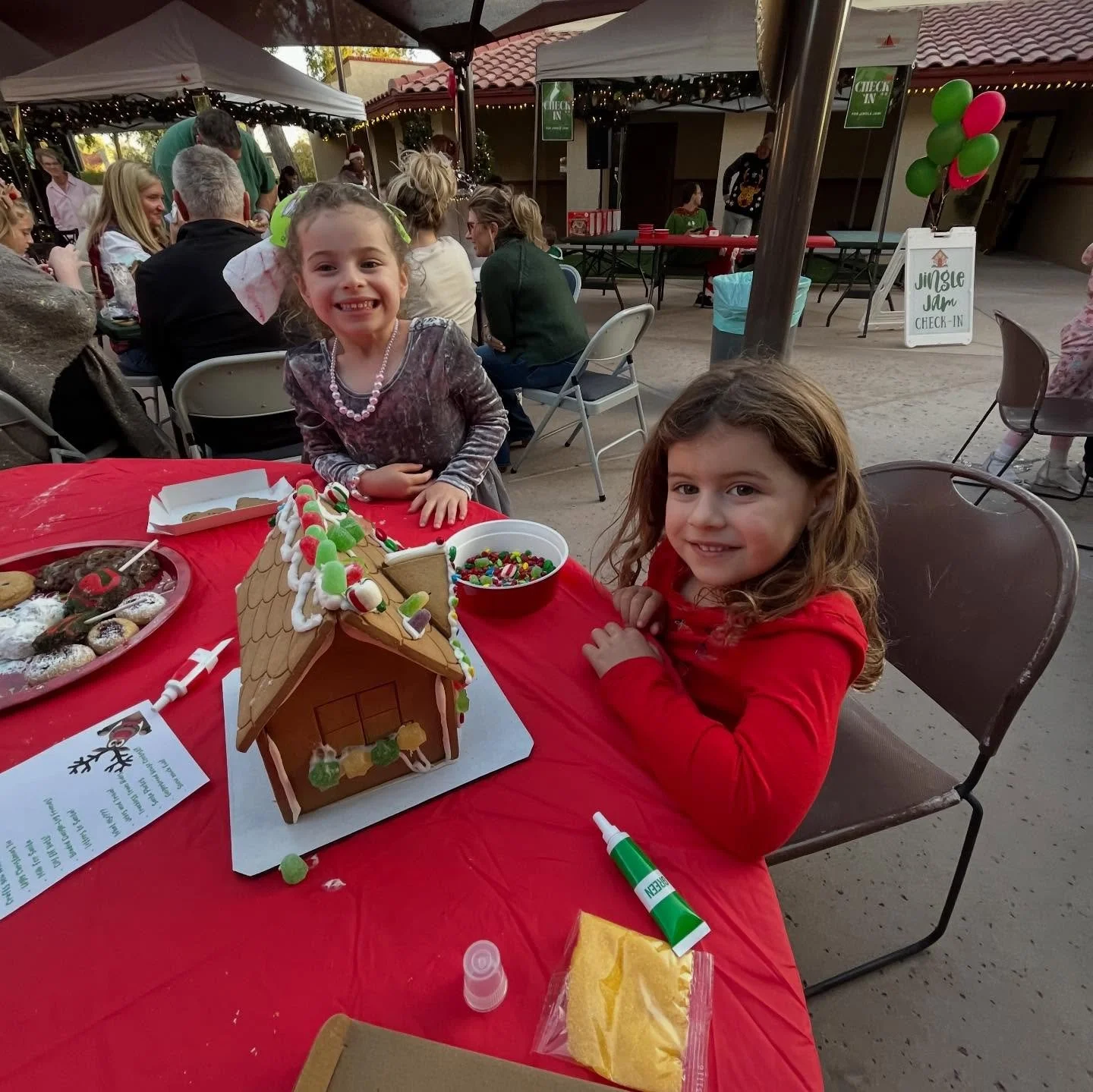 A little throwback to Jingle Jam 2024&hellip; because honestly, how could we not?? From Santa snuggles to train rides to tiny humans covered in craft glitter, last year was pure Christmas magic. 🎄✨

And good news &mdash; we&rsquo;re doing it again t