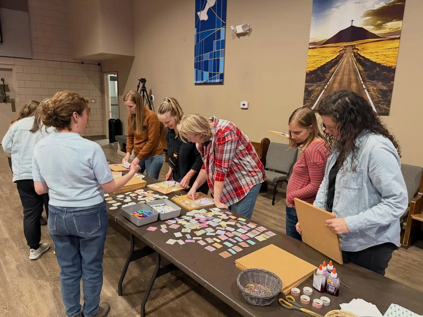 MomCo this week made prayer boards for the new year! ❤️