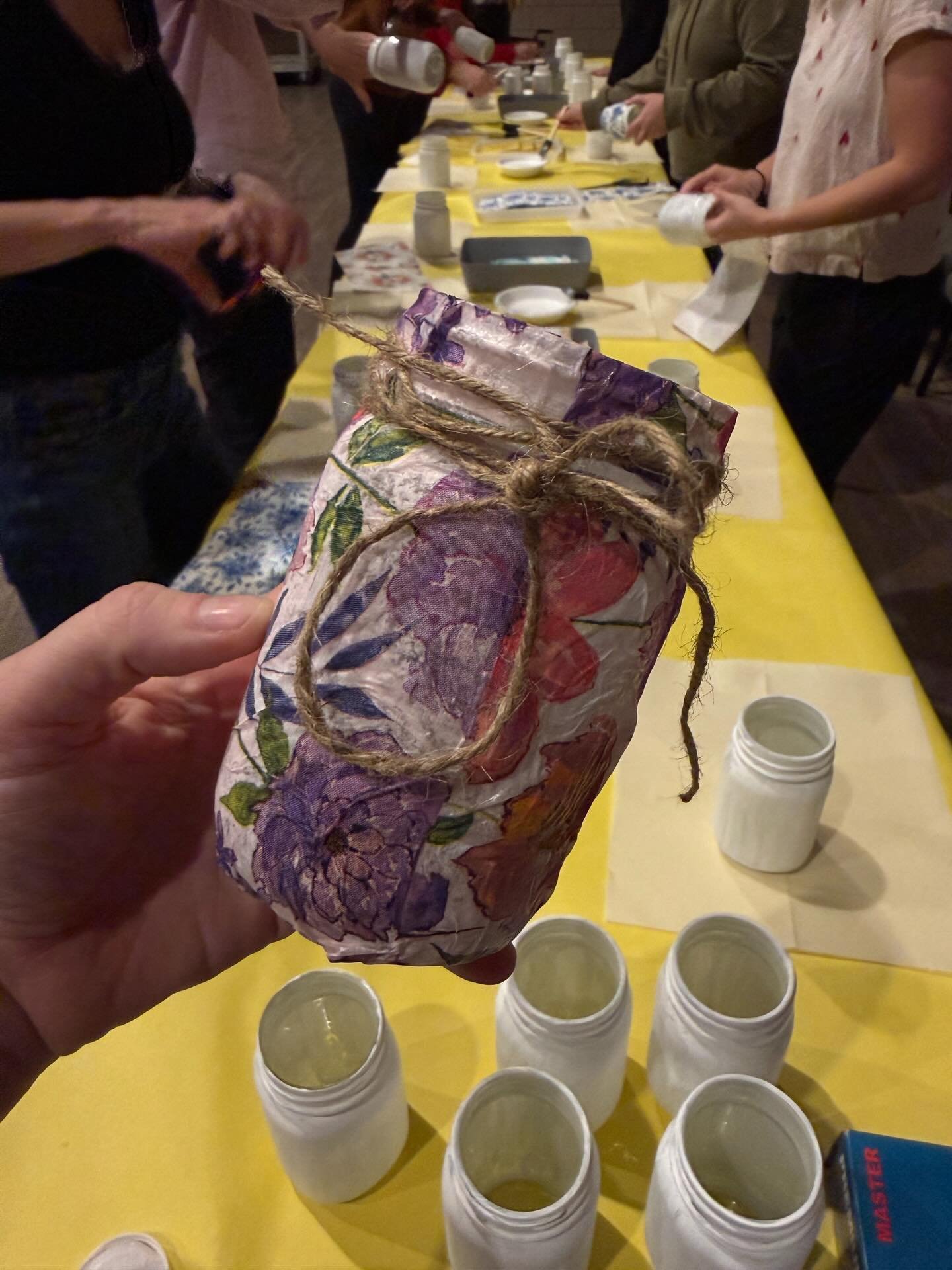 We love MomCo night! 🌼