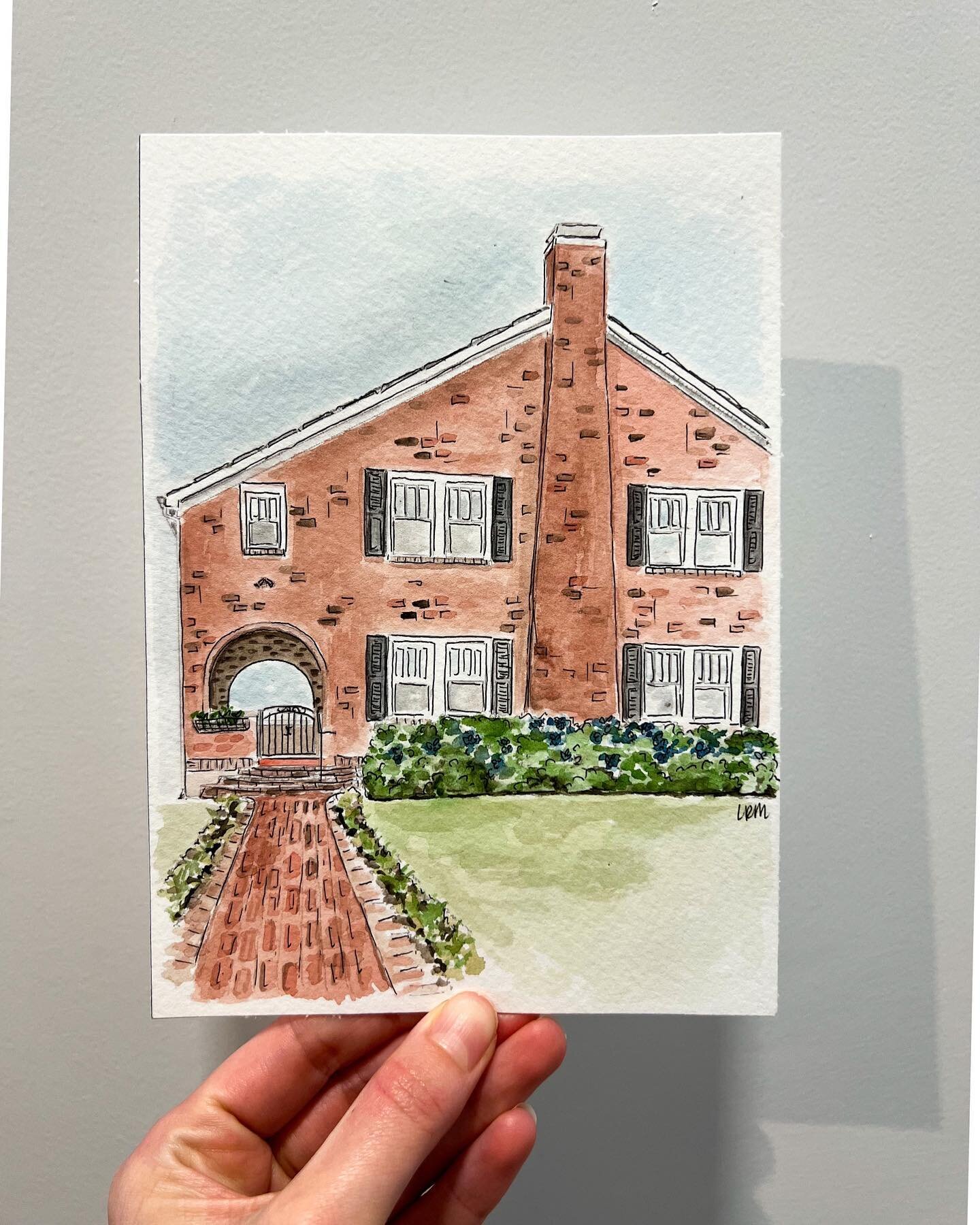 This little 5x7 house portrait is so cute that I think I might add this size option permanently to the website 🥰

#customwatercolor #houseportrait #homepainting #watercolorhouse #watercolor