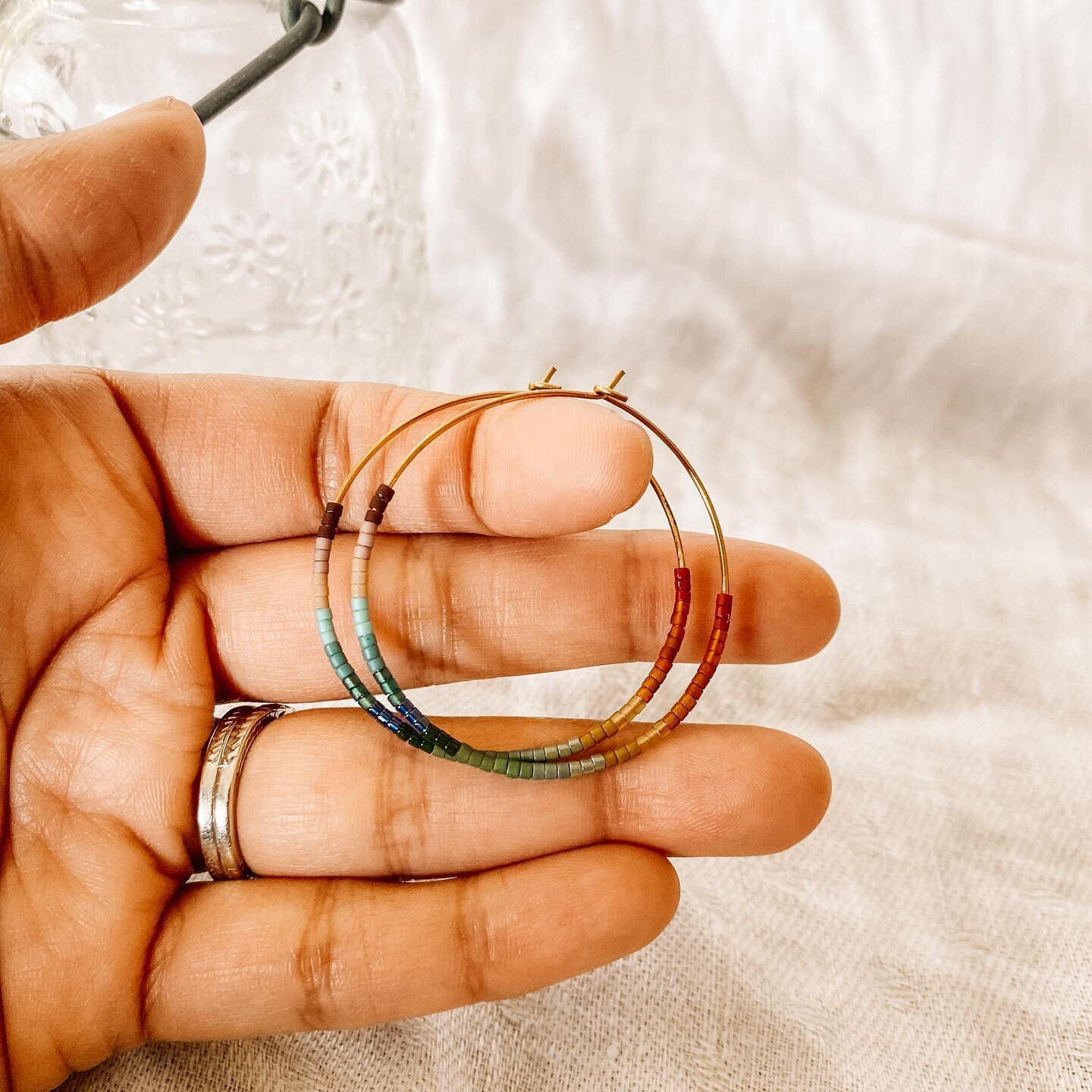 Love these rainbow patterned hoops. 🤍🌈

#Beadedearrings #beadedjewelry #madeinamerica #statementjewelry #handmade #madewithlove #southerncalifornia #bohostyle #bohochicstyle #shophandmade #bohowestern #westernchic #earrings #redlandsca #makersofins