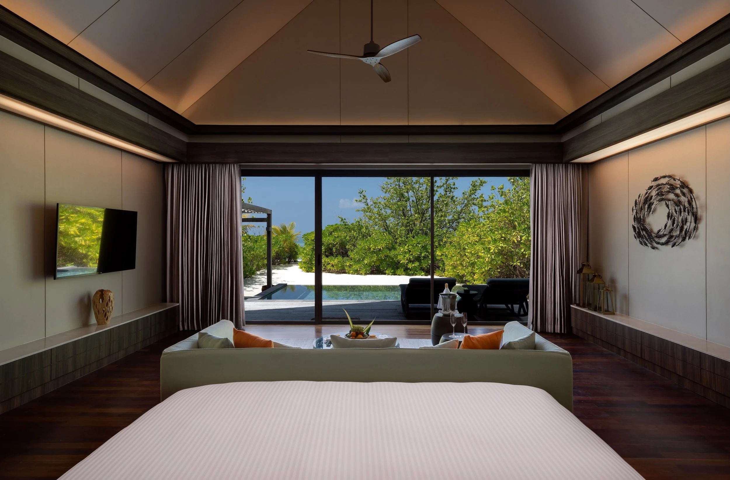Beach Villa at Madifushi Private Island

#maldives #maldivestrip #maldivesluxuryresorts #interiorphotography