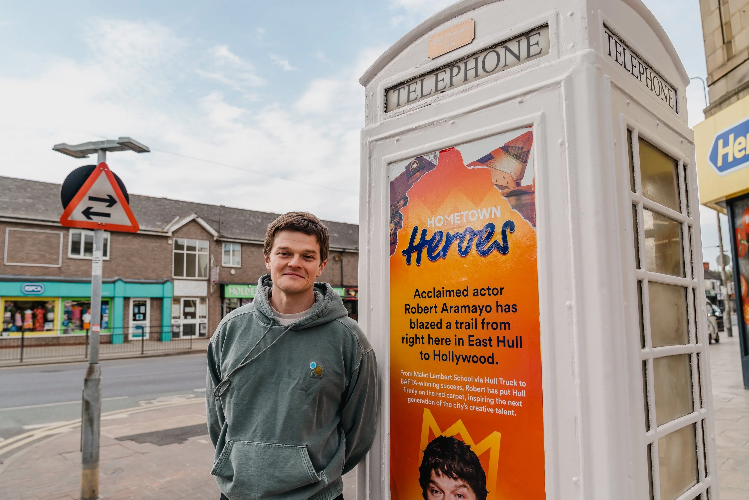 BAFTA winner Robert Aramayo unveils his new KCOM ‘Hometown Hero’ phone box 