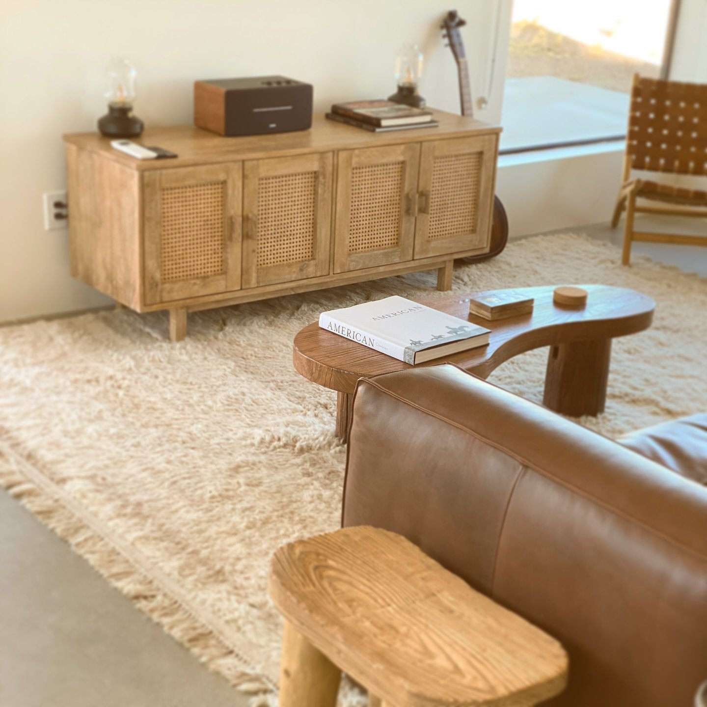 Where comfort meets creativity!

#Interiorinspiration #designdetails #homevibes #cozycorners #creativespaces #california #desert #earthyhues #interiordesign