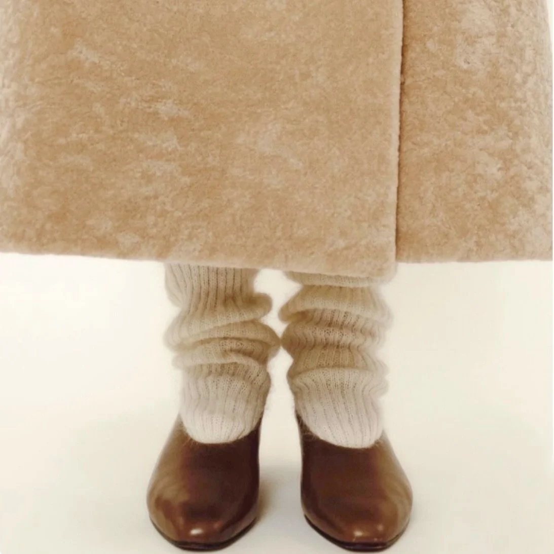 Sometimes it&rsquo;s the little details that make the biggest difference. ✨ Add that extra touch and watch your outfit go from simple to stunning.
 #styleelevated #detailsmatter #vintage #minimalelegance #pinterestinspiration